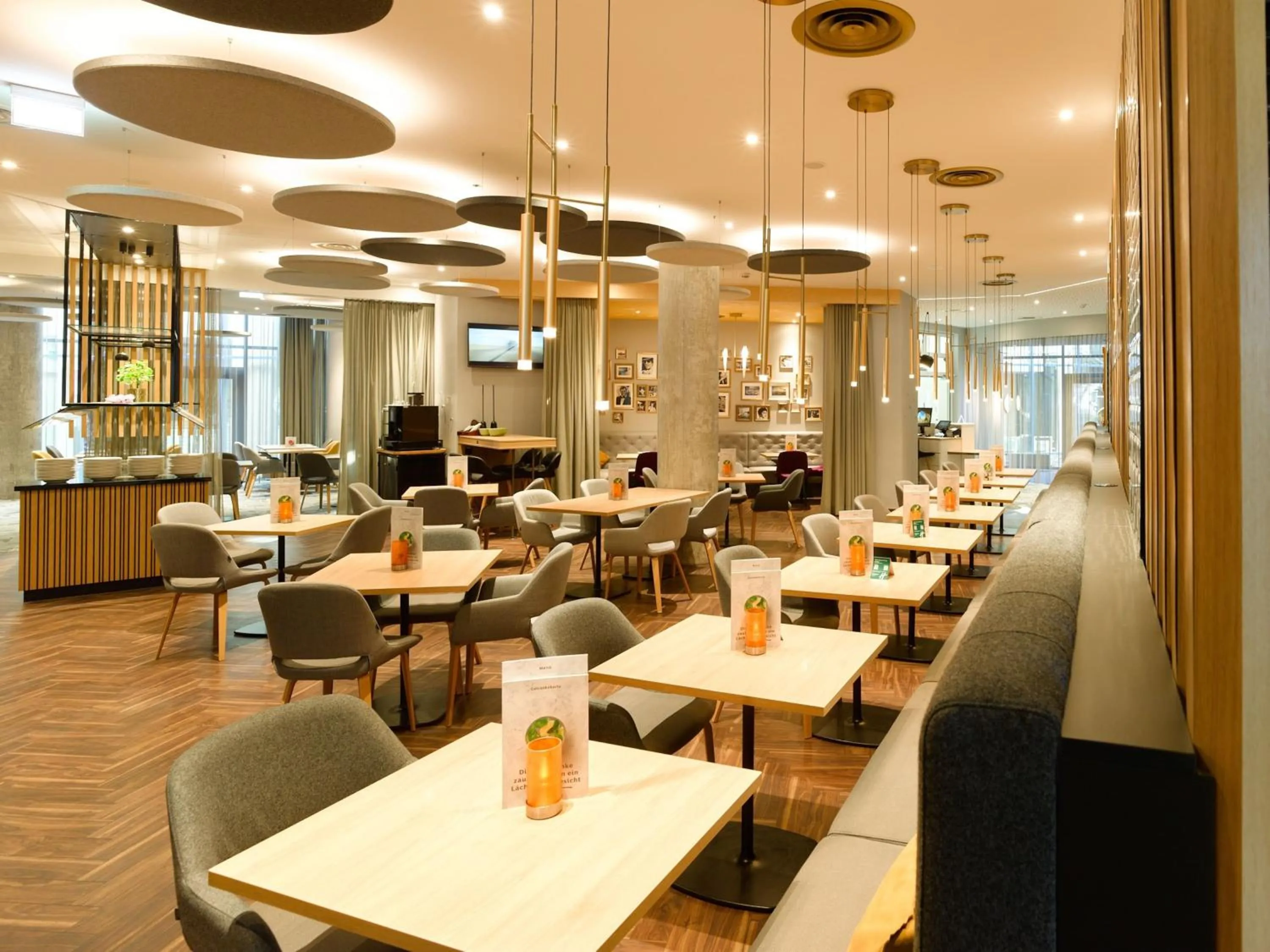 Restaurant/places to eat in Holiday Inn Stuttgart by IHG
