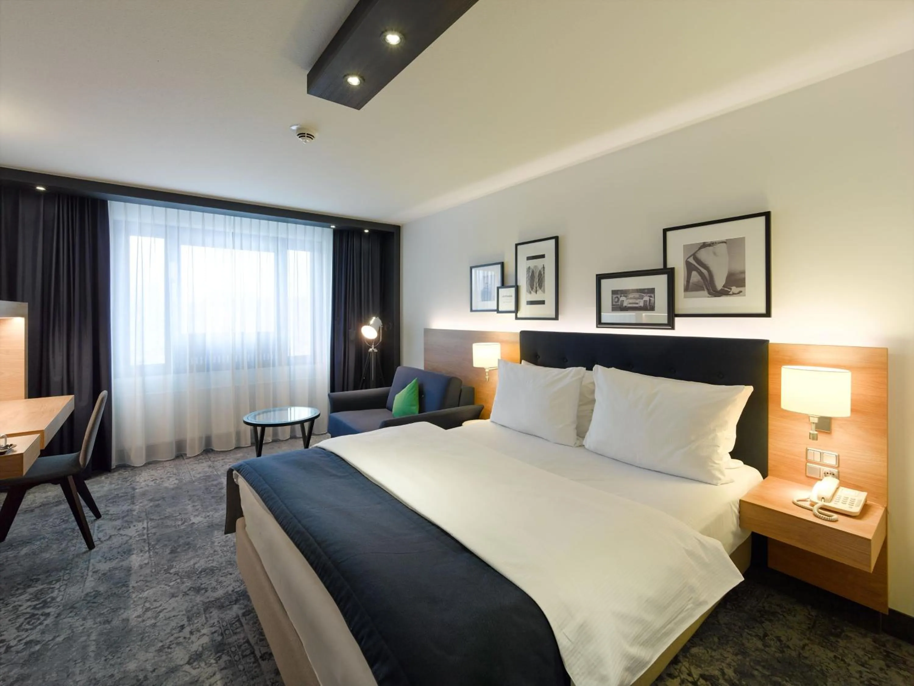 Photo of the whole room, Bed in Holiday Inn Stuttgart by IHG