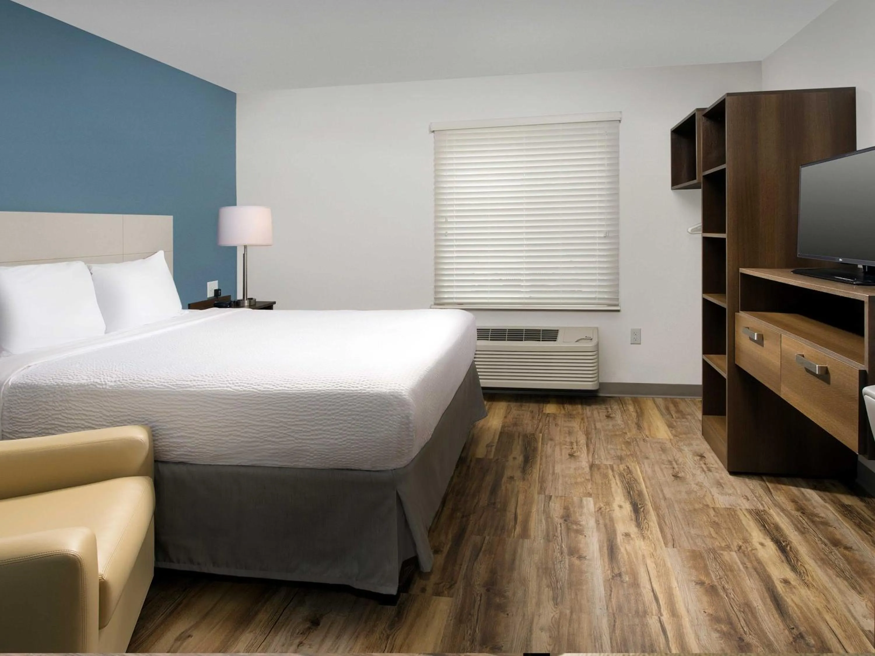 Bed in Extended Stay America Suites - Minneapolis - Airport - Mendota Heights