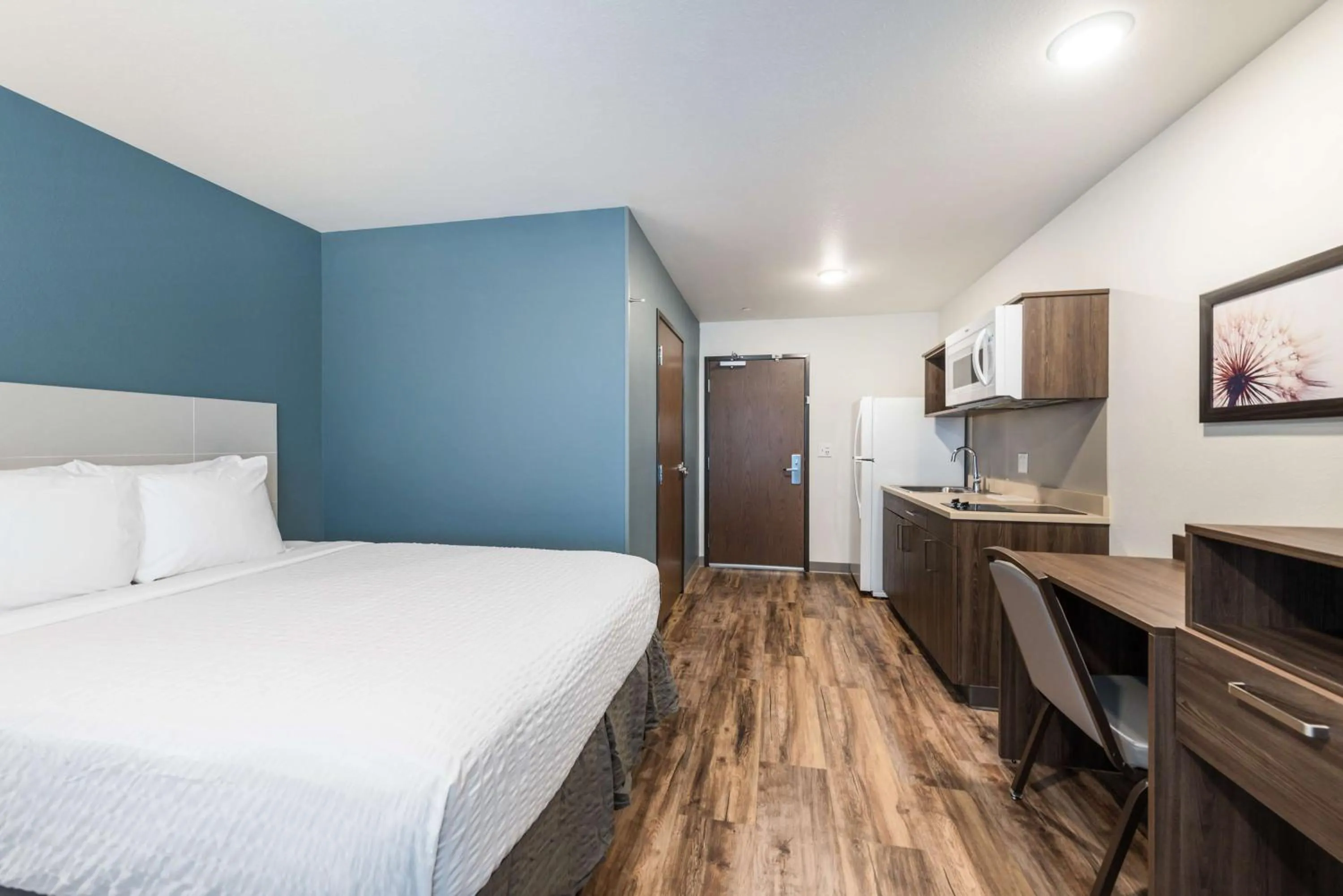 Bedroom, Bed in Extended Stay America Suites - Minneapolis - Airport - Mendota Heights
