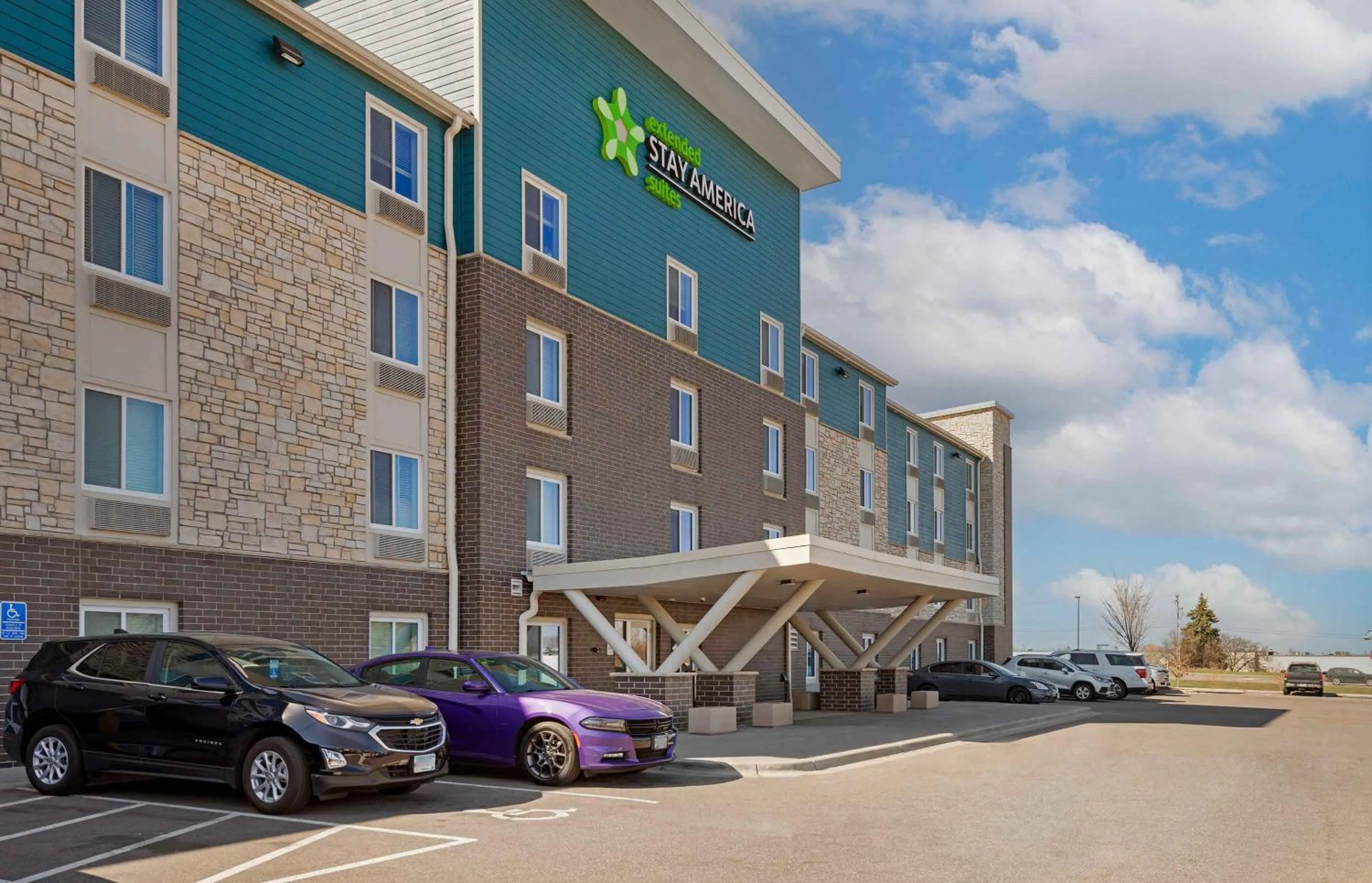 Property building in Extended Stay America Suites - Minneapolis - Airport - Mendota Heights