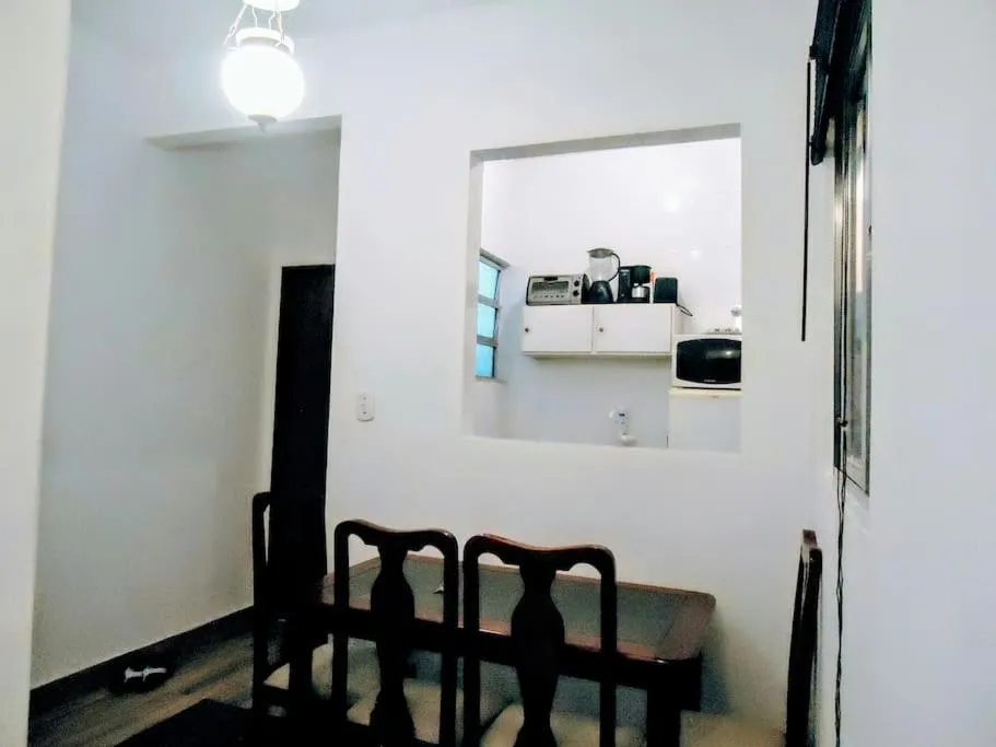Dining area in APARTAMENTO COPACABANA saleta, quarto grande com ar cond wi-fi a 2 qds da praia