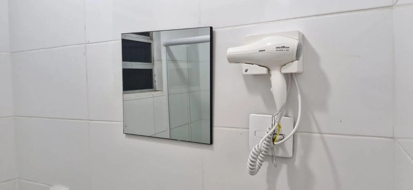 APARTAMENTO COPACABANA saleta, quarto grande com ar cond wi-fi a 2 qds da praia