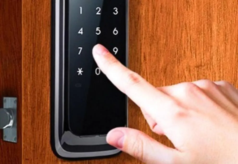 Facade/entrance in APARTAMENTO COPACABANA saleta, quarto grande com ar cond wi-fi a 2 qds da praia