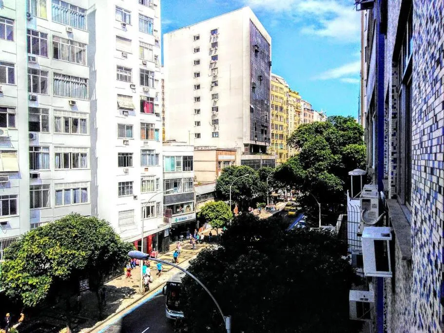 Property building in APARTAMENTO COPACABANA saleta, quarto grande com ar cond wi-fi a 2 qds da praia