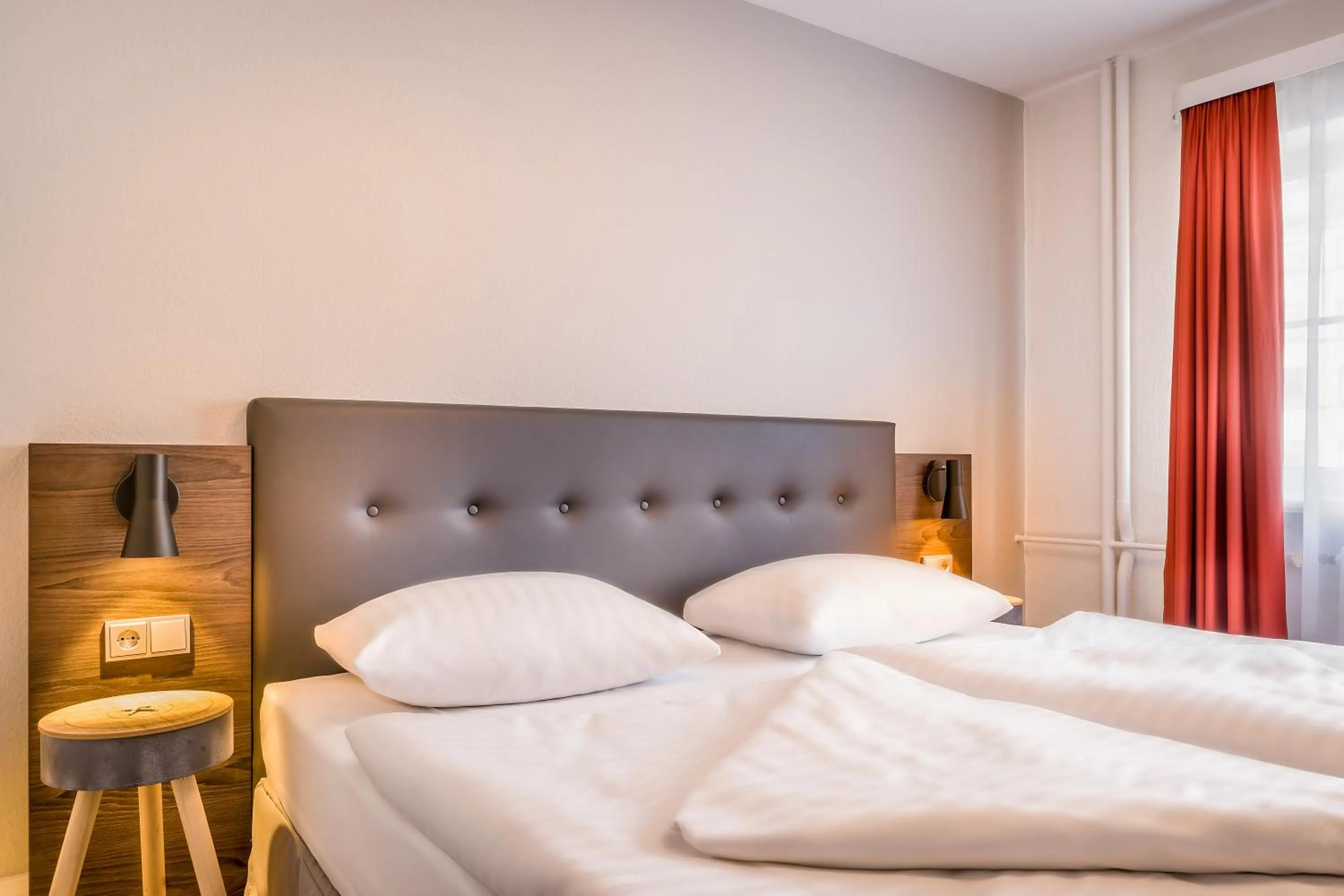 Photo of the whole room, Bed in Signature Hotel Astoria