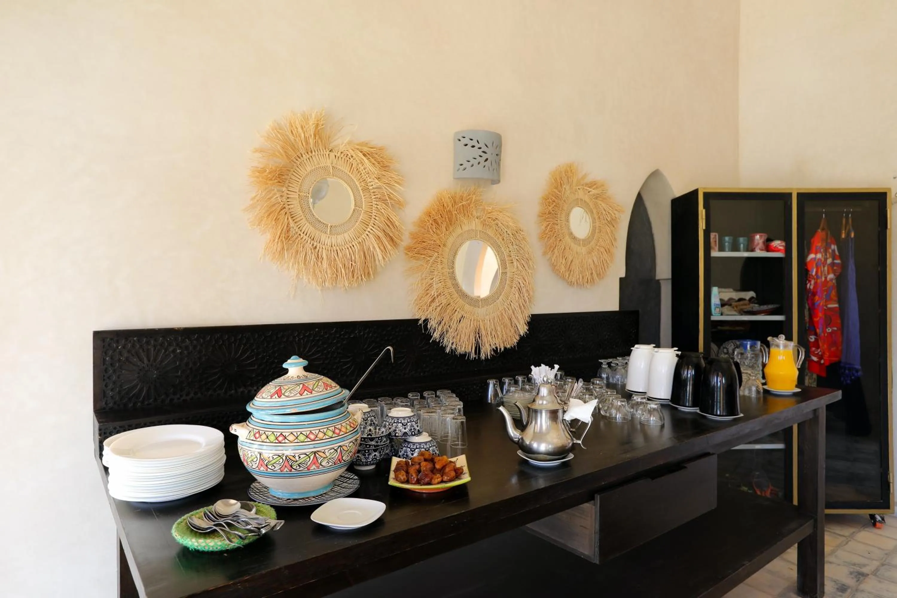 Restaurant/places to eat in Atlas Widan