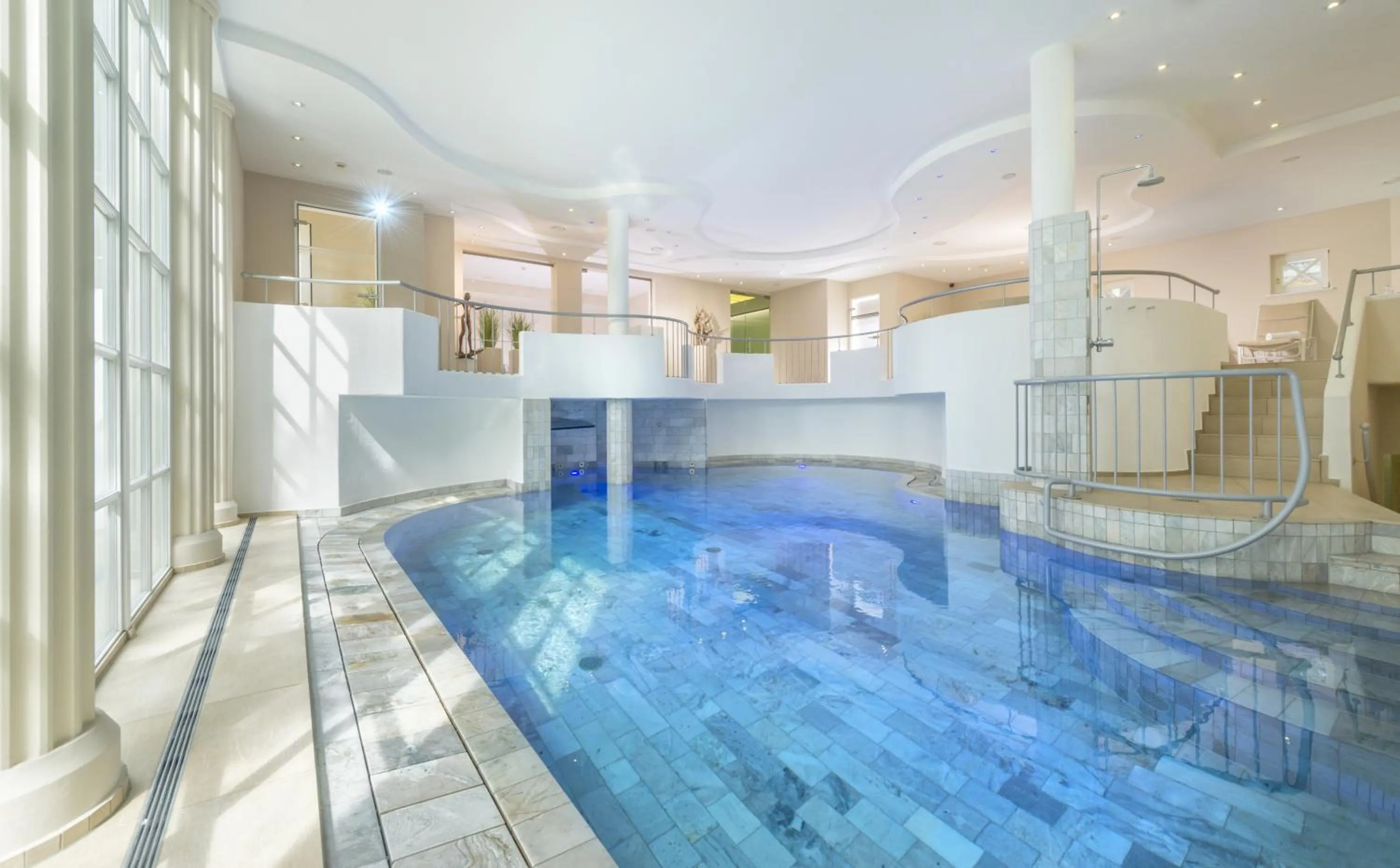Swimming pool in ROEWERS Privathotel & Spa