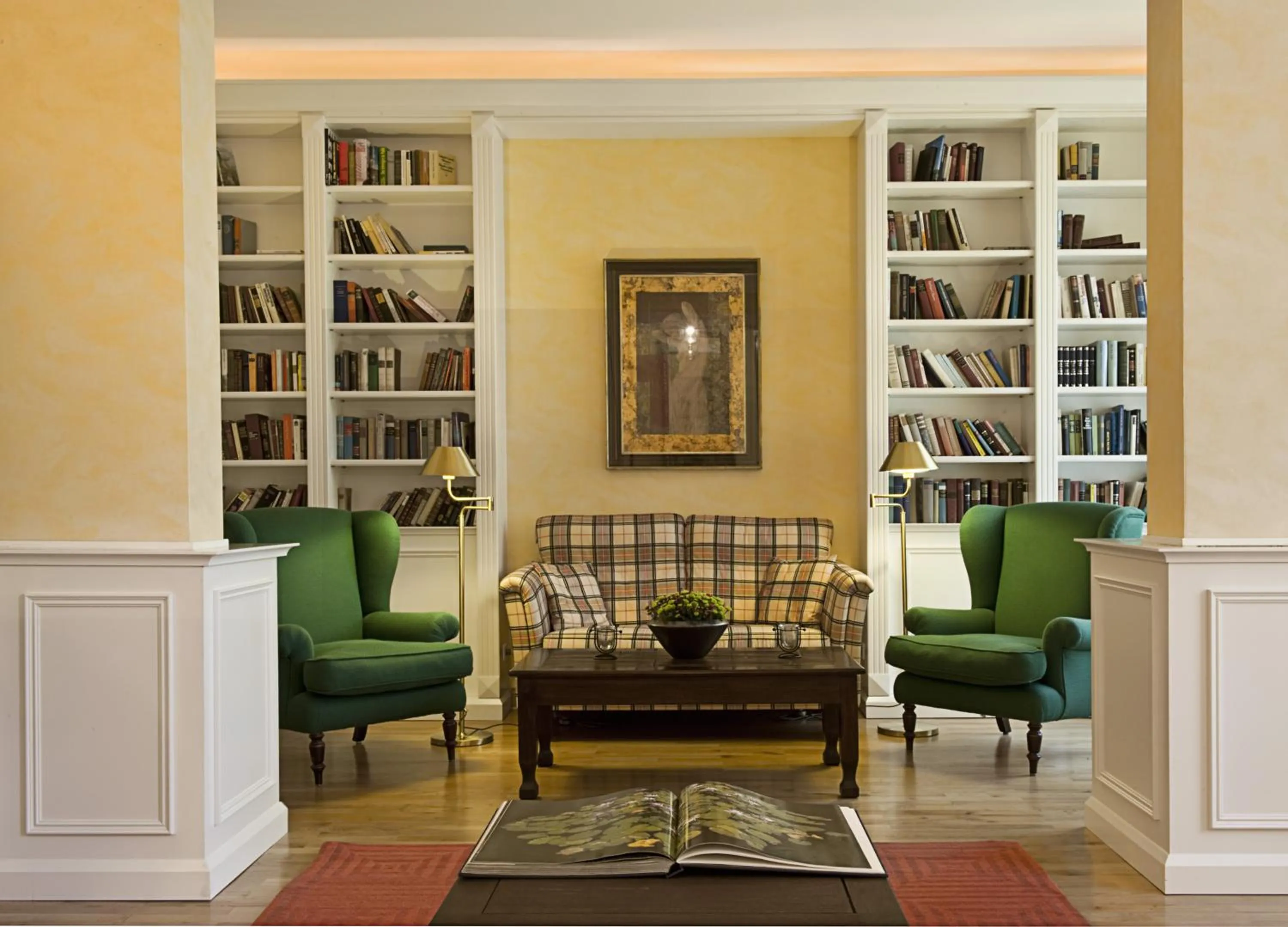 Library in ROEWERS Privathotel & Spa