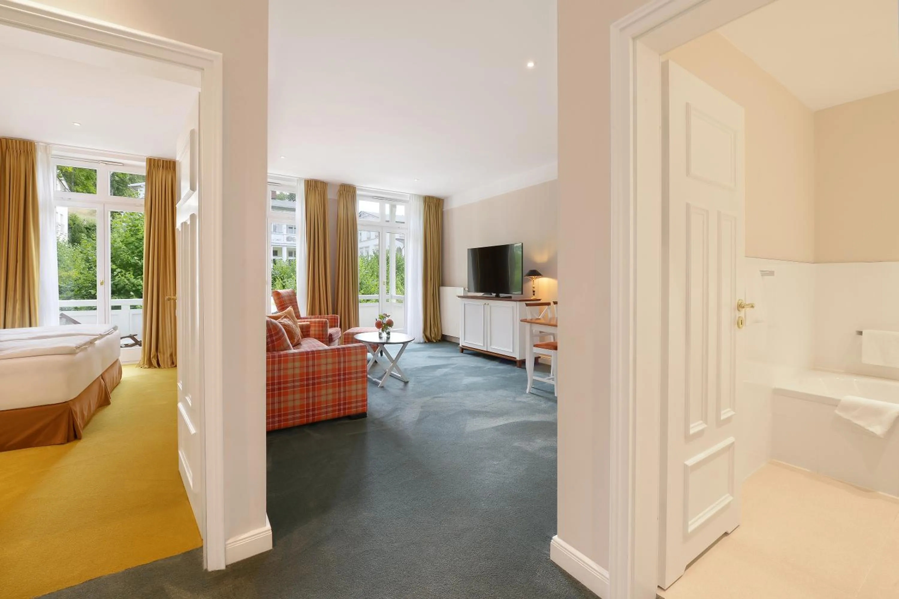 Photo of the whole room, Bed in ROEWERS Privathotel & Spa