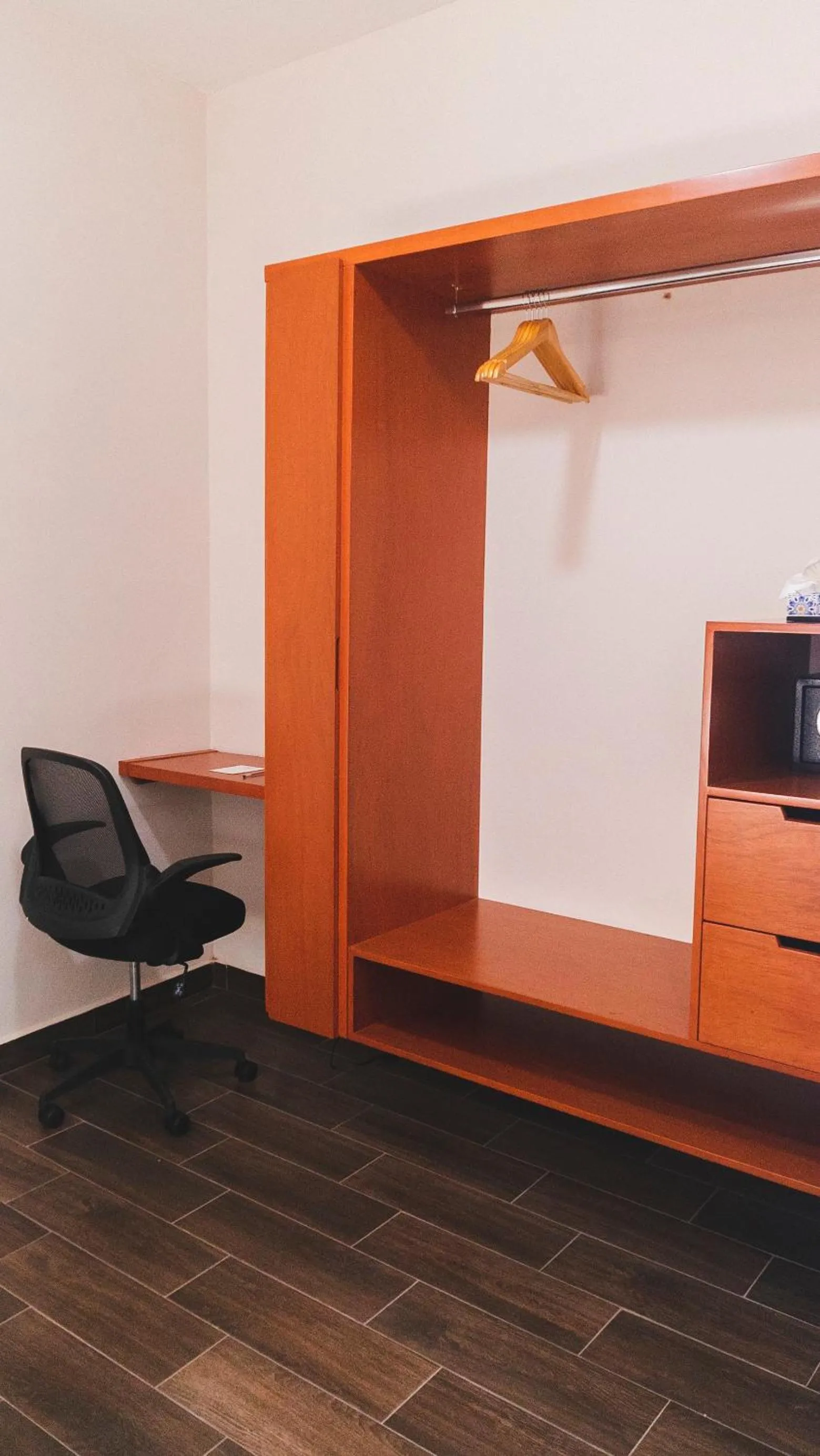 TV and multimedia in La Lola Hotel & Suites