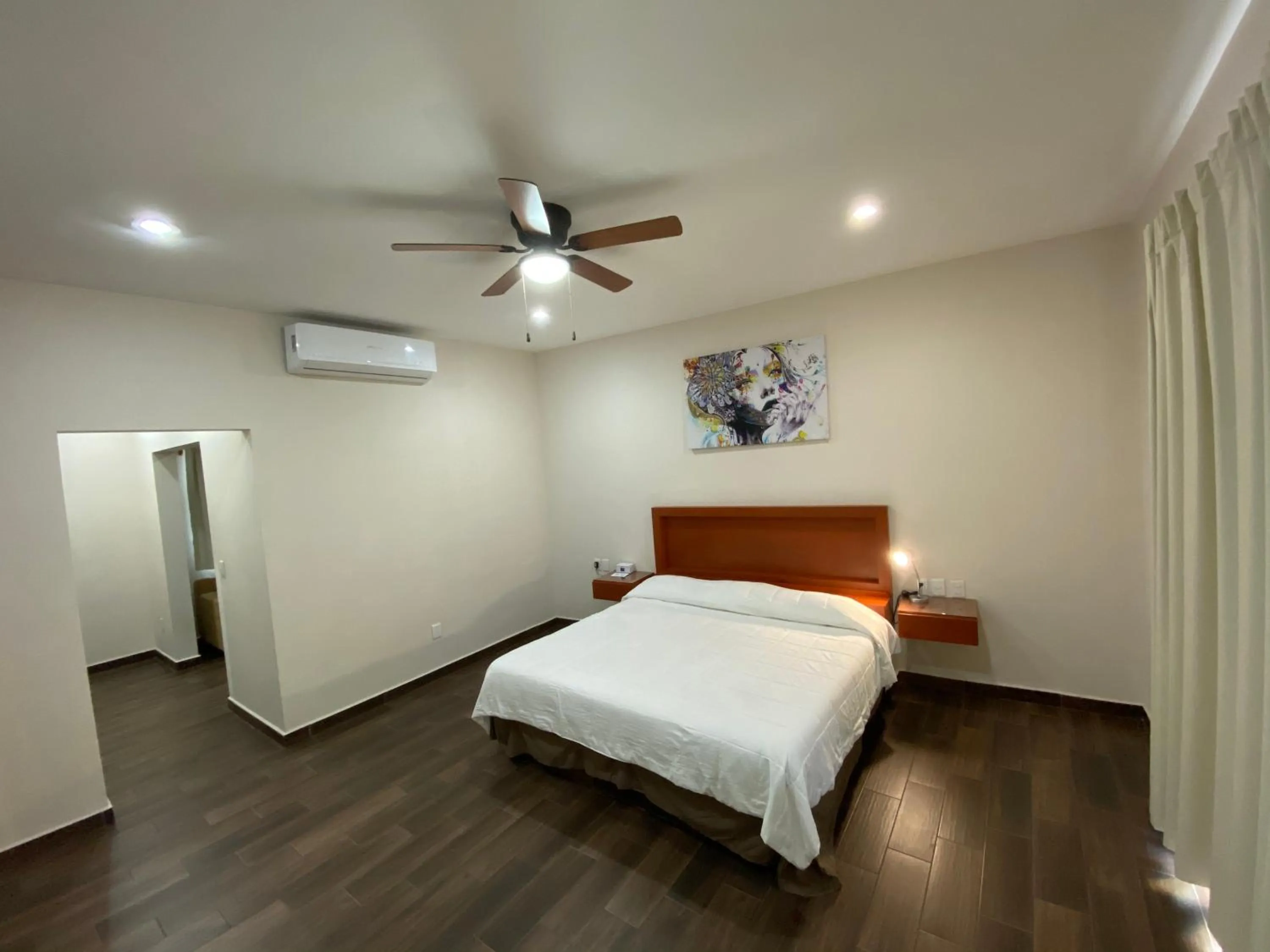 Bedroom, Bed in La Lola Hotel & Suites