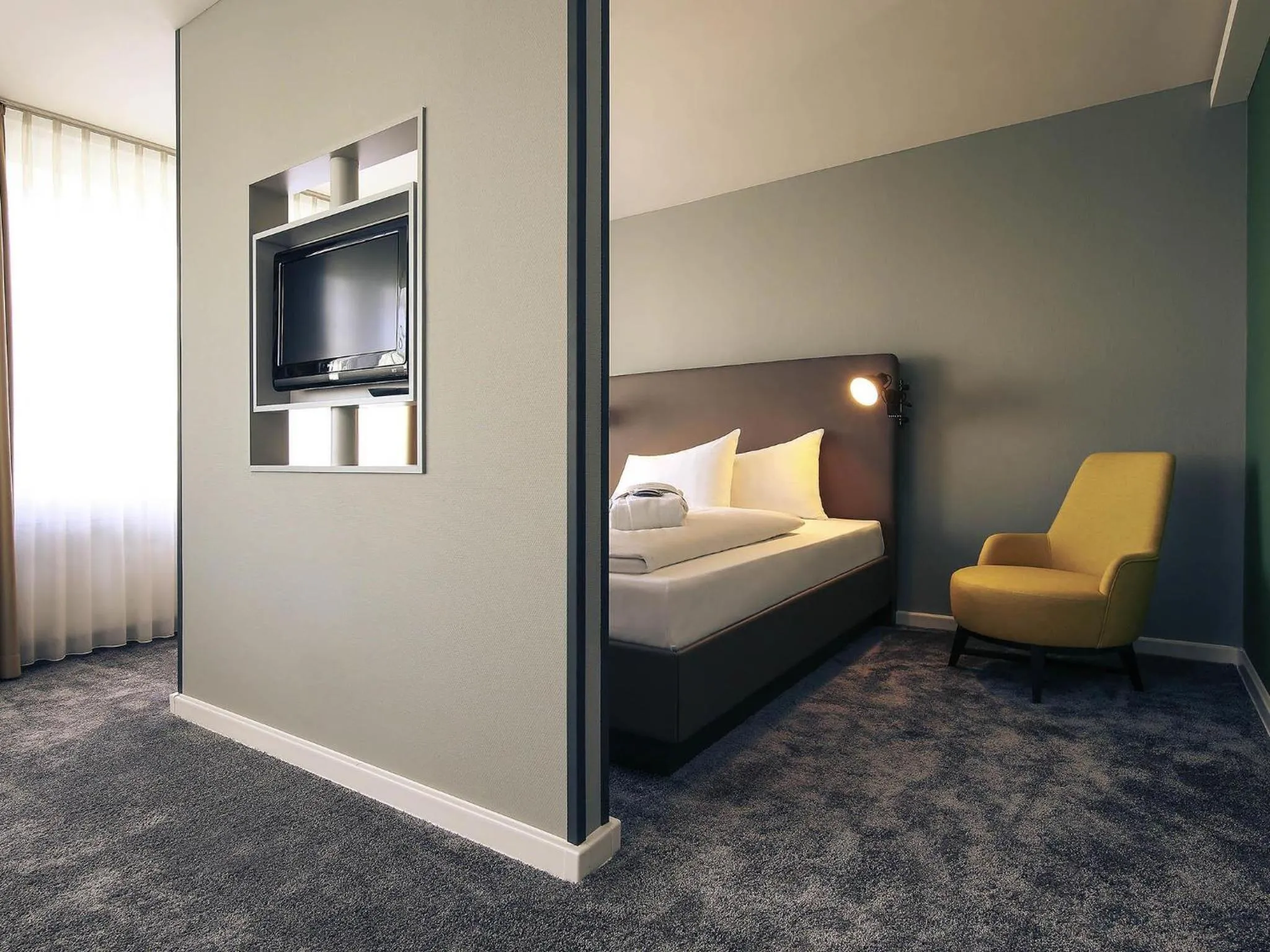 Bedroom, Bed in Mercure Hotel Plaza Essen