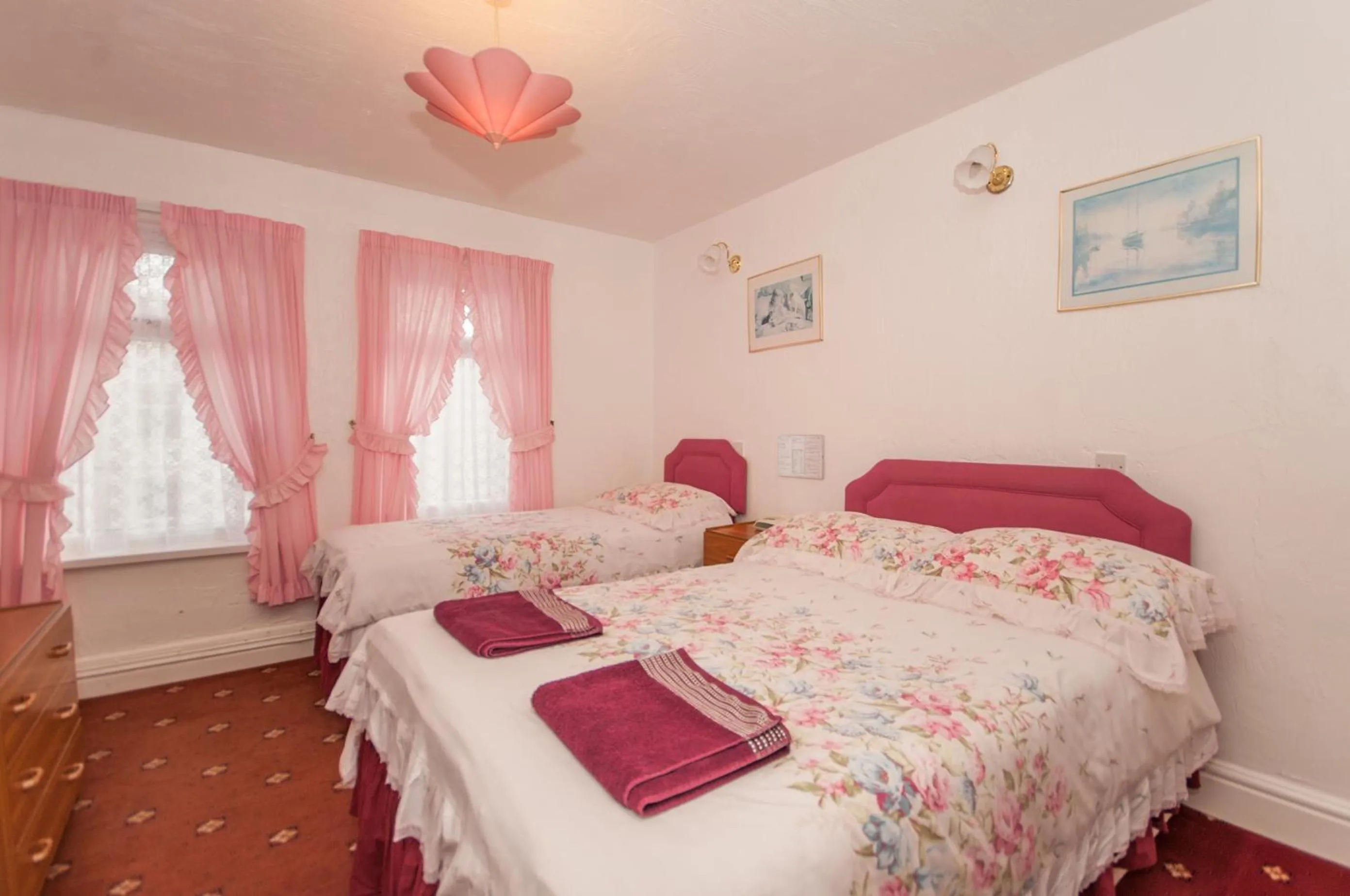 Family Room with Private Bathroom in The Ferndale Hotel