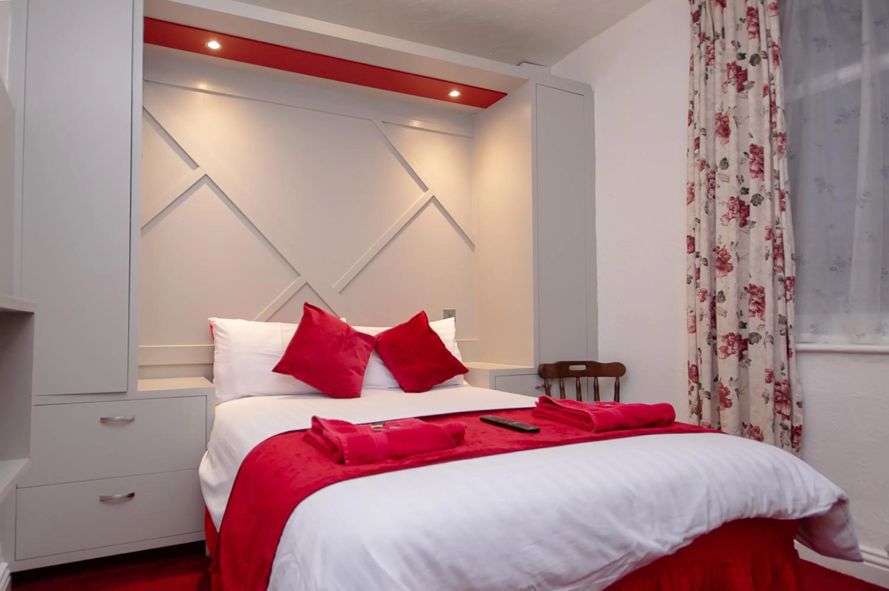 Bed in The Ferndale Hotel