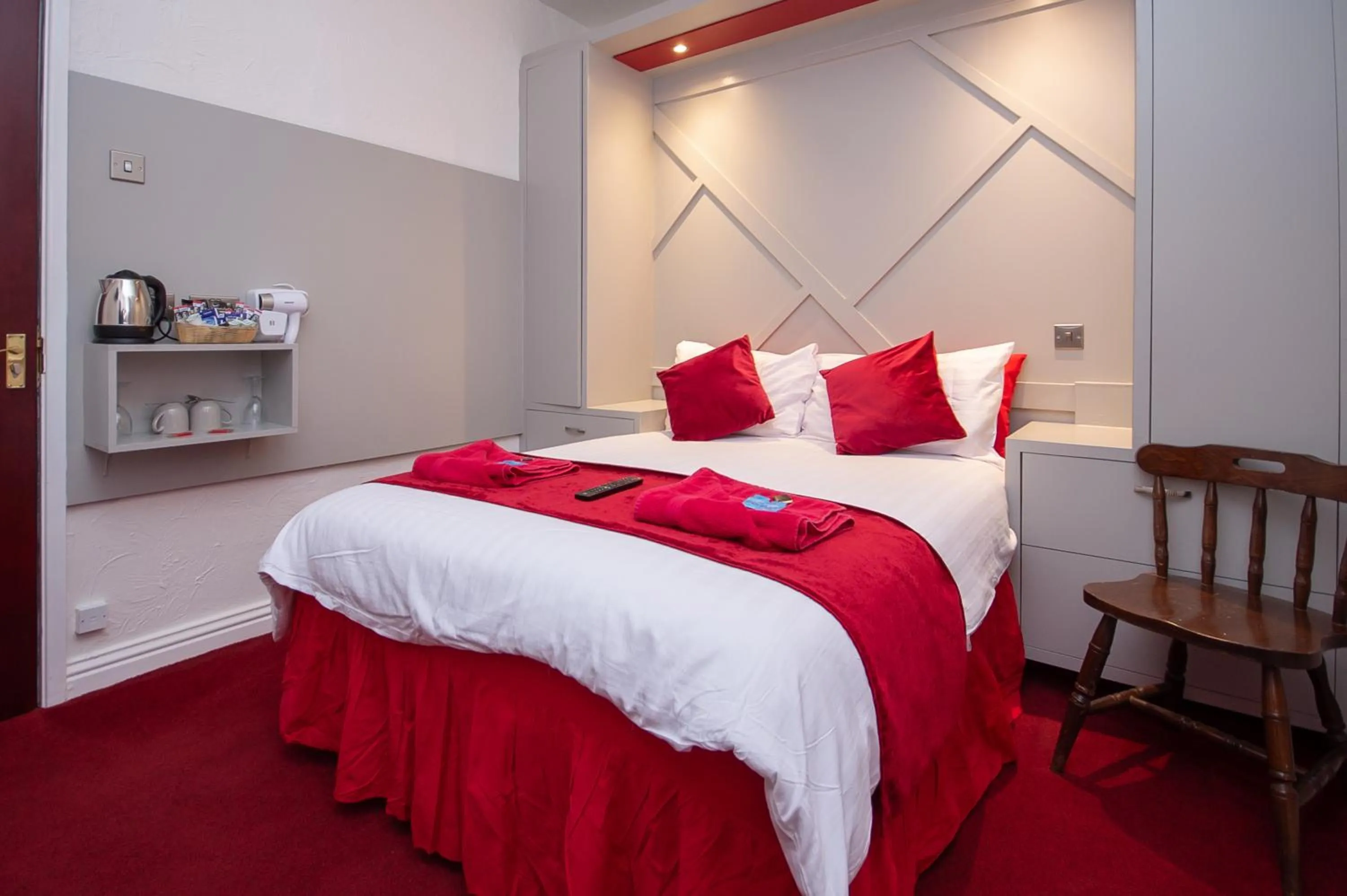 Bed in The Ferndale Hotel