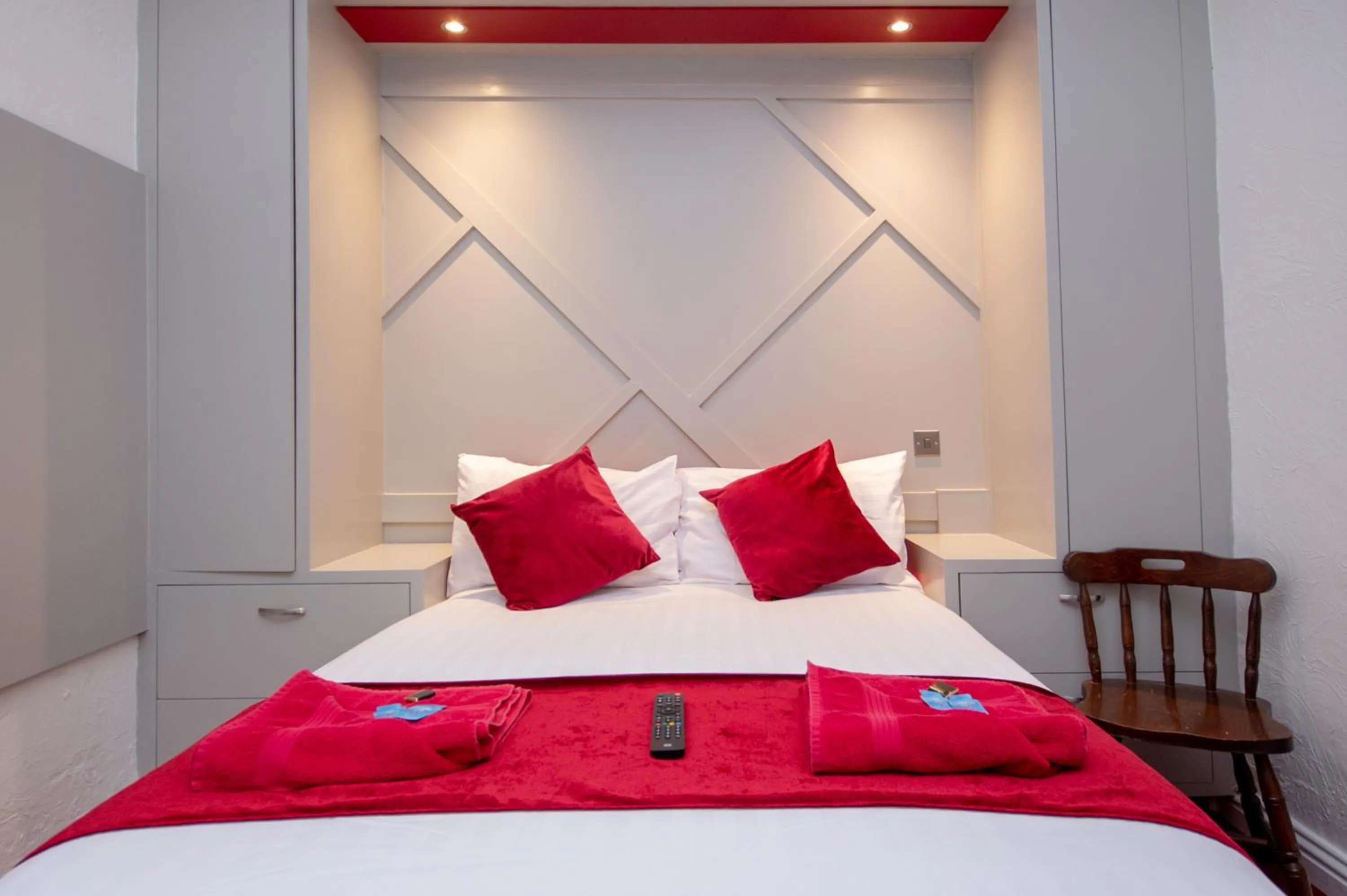 Bed in The Ferndale Hotel