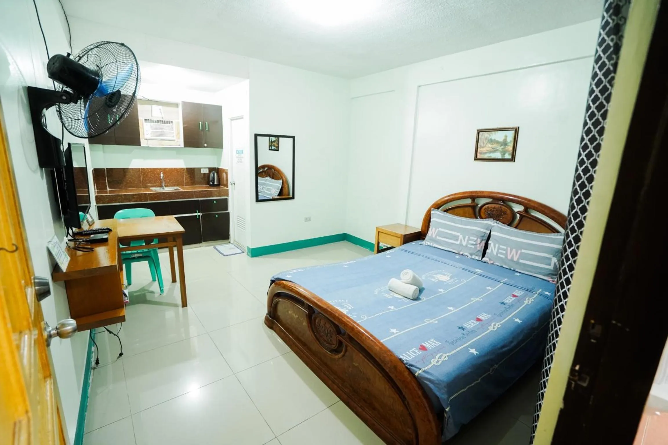 Bed in JEMZ Tagaytay Budget Transient
