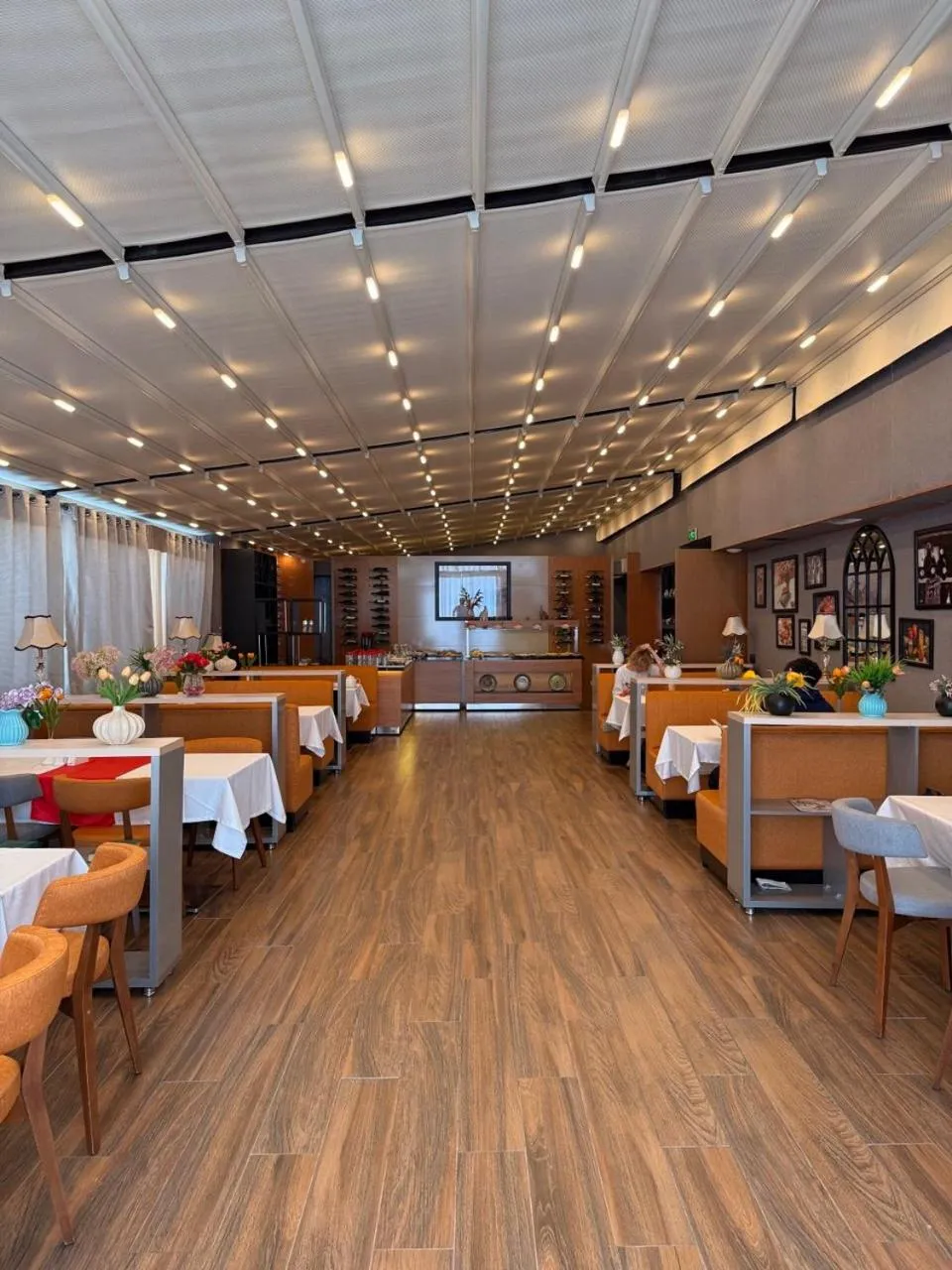 Restaurant/places to eat in Hotel Bukhara