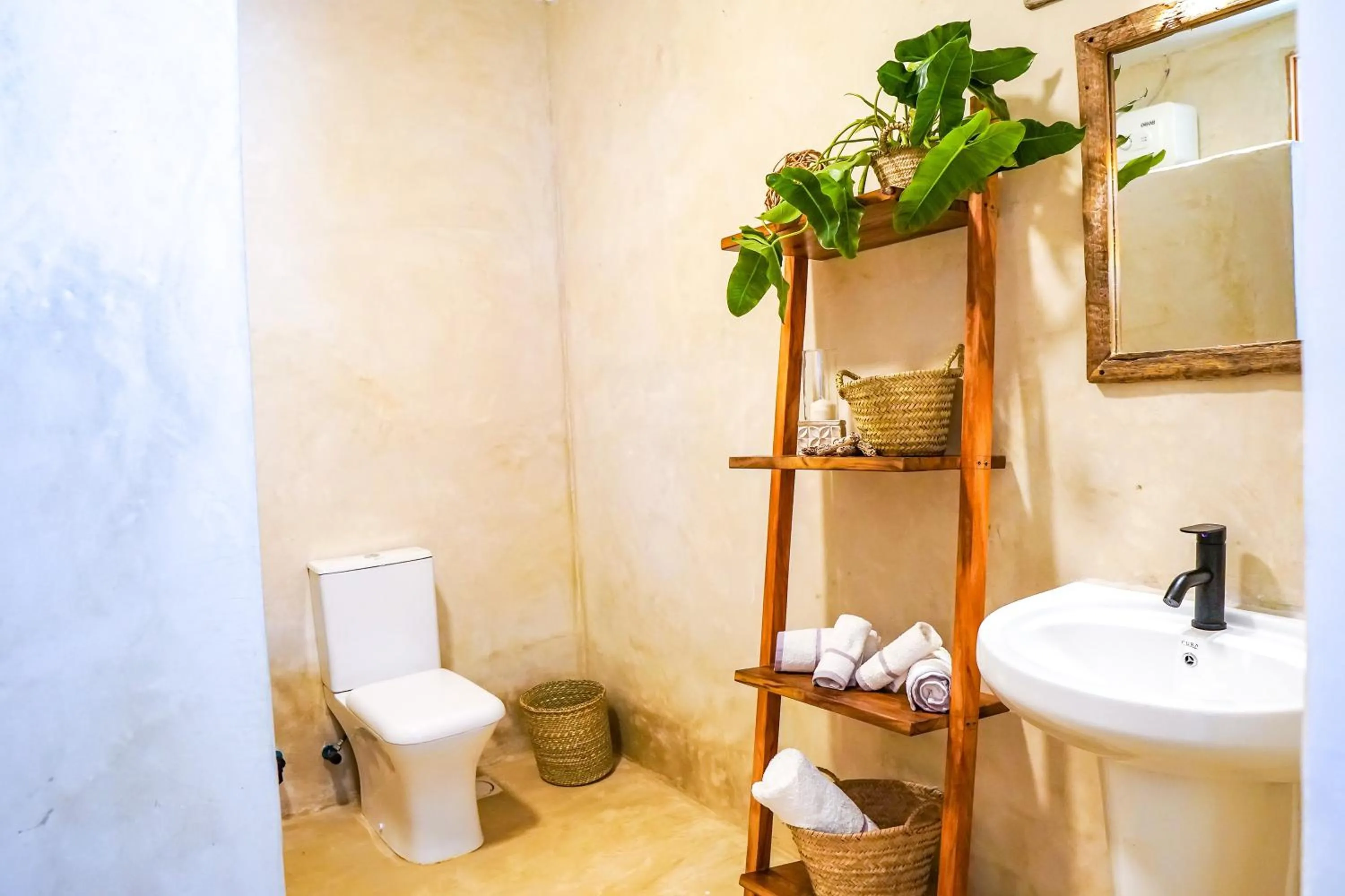 Bathroom in Aquamarina Hotel