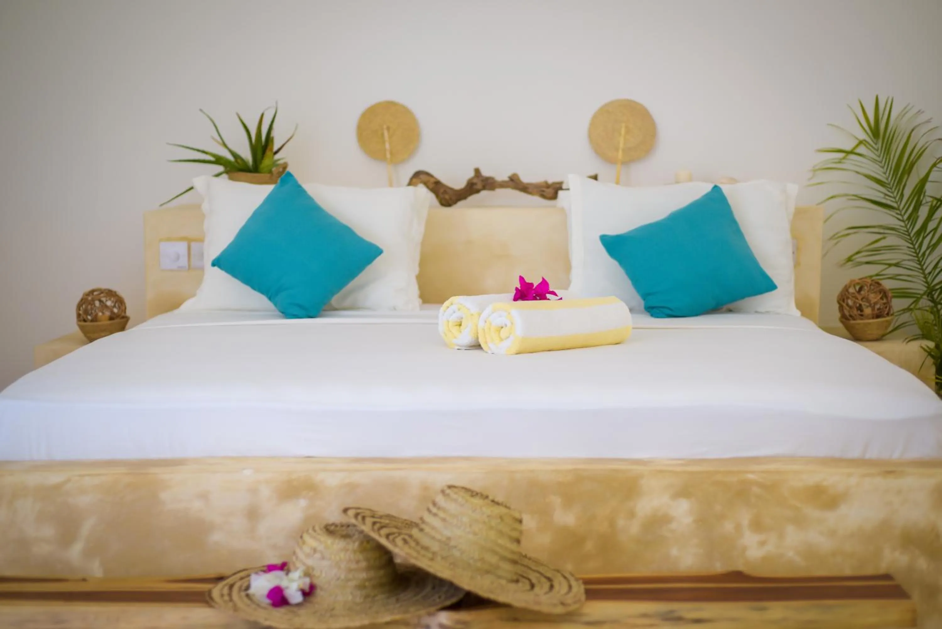 Bedroom, Bed in Aquamarina Hotel