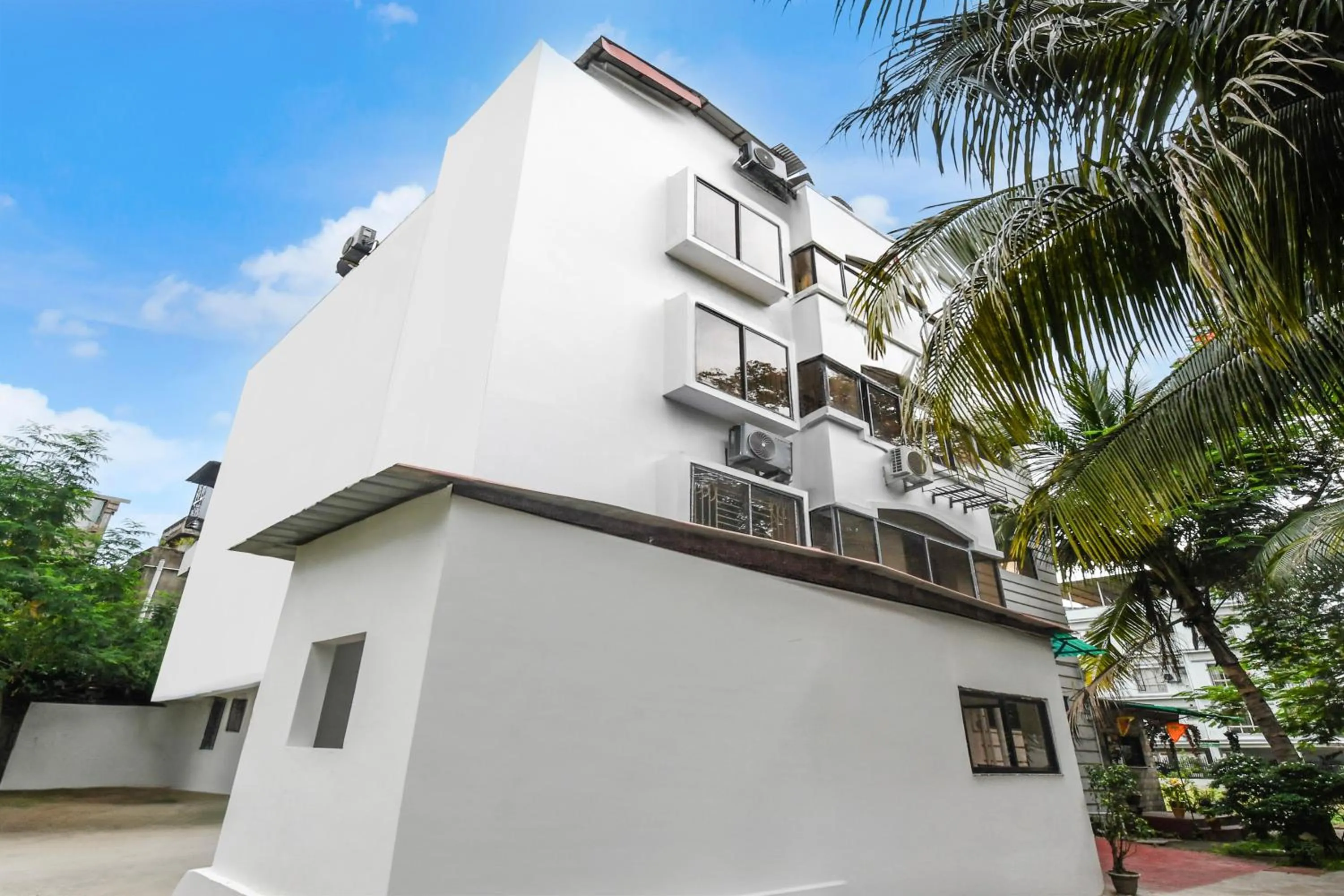 Facade/entrance in Super Hotel O New Alipore