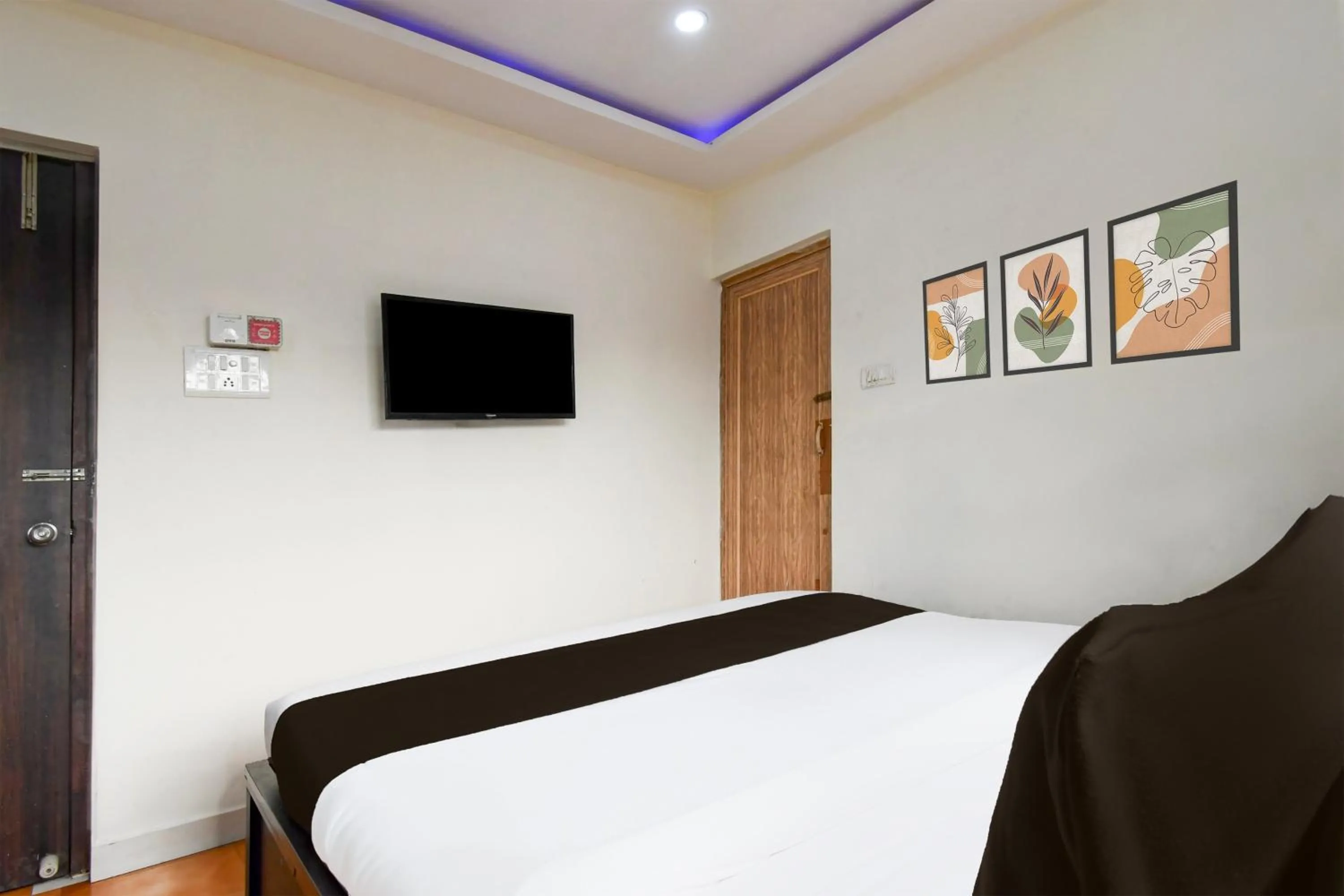 Bedroom, Bed in Super Hotel O New Alipore