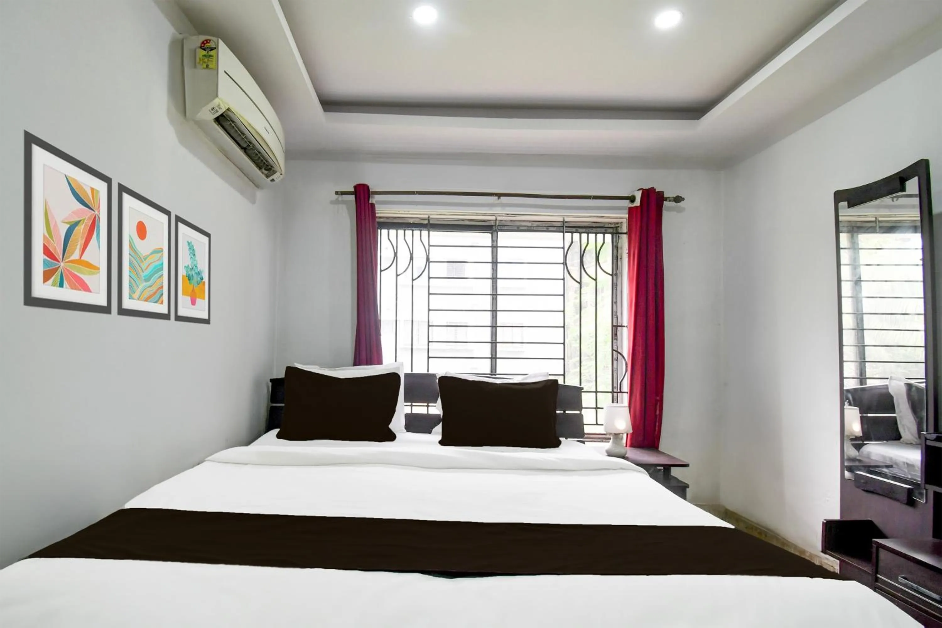 Bedroom, Bed in Super Hotel O New Alipore