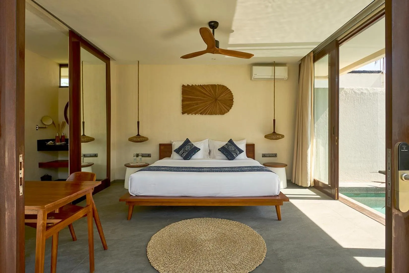 Bed in Ama-Lurra Resort - Pool Villa