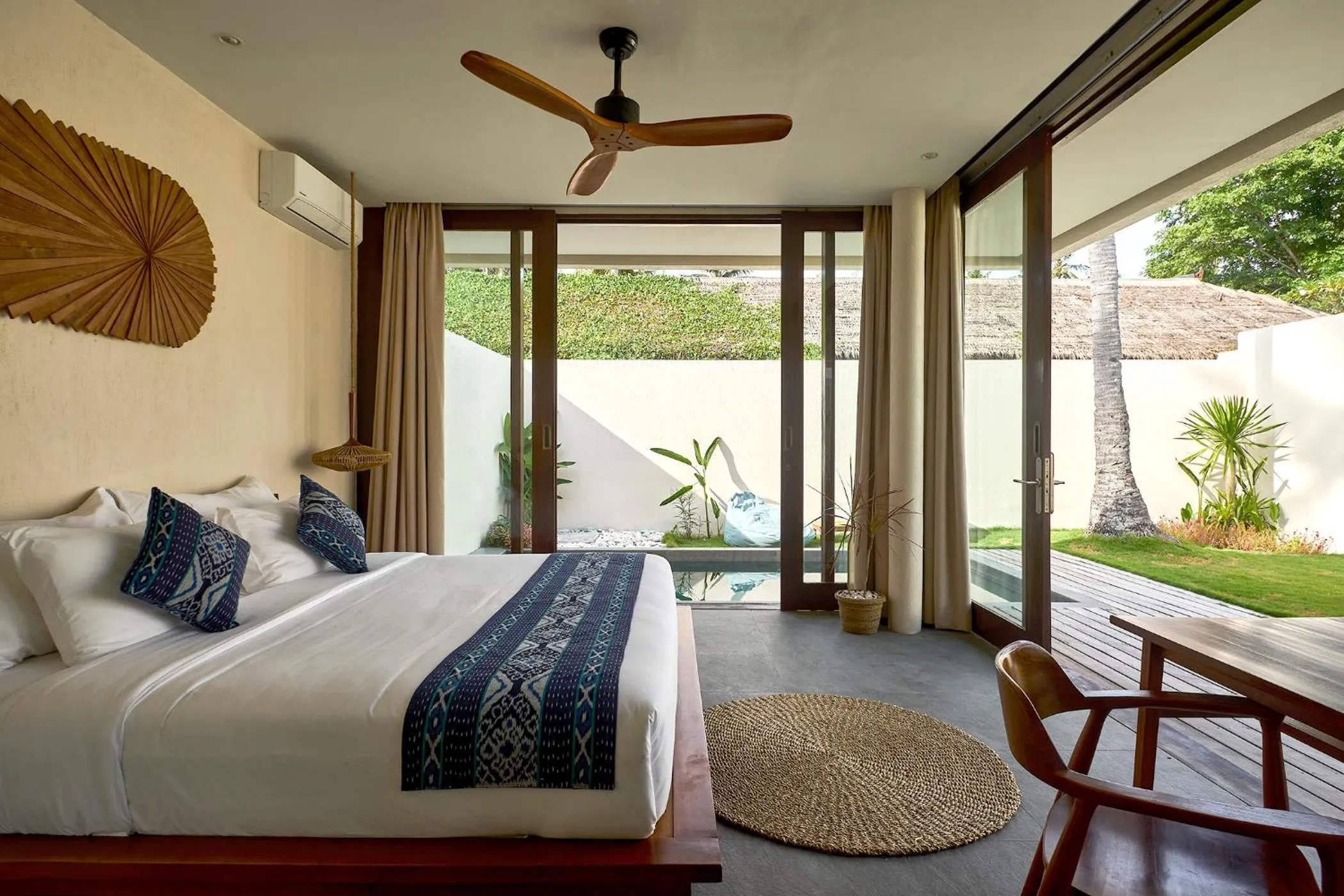 Bed in Ama-Lurra Resort - Pool Villa