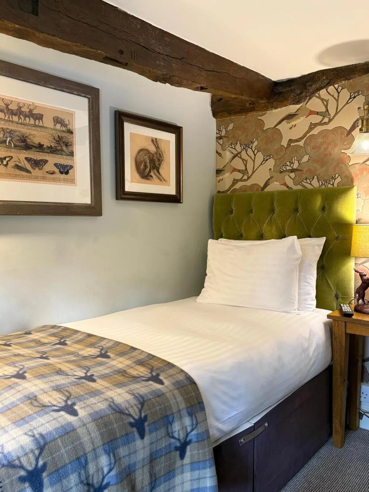 Bedroom, Bed in The Falkland Arms