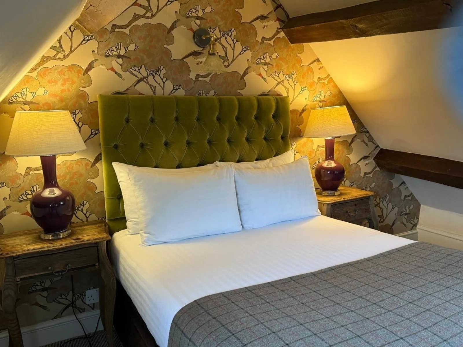 Bedroom, Bed in The Falkland Arms