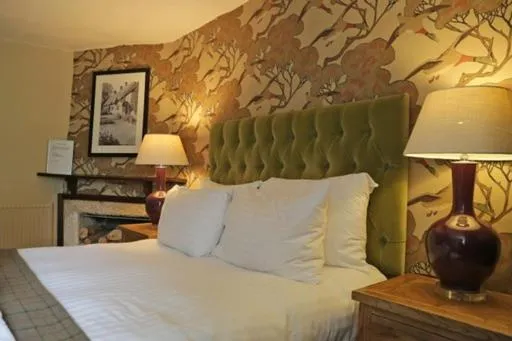 Bedroom, Bed in The Falkland Arms