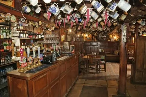 Restaurant/places to eat in The Falkland Arms