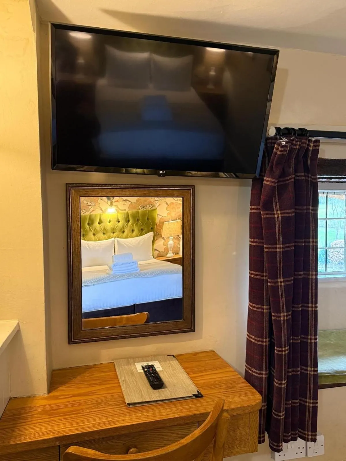 TV and multimedia in The Falkland Arms