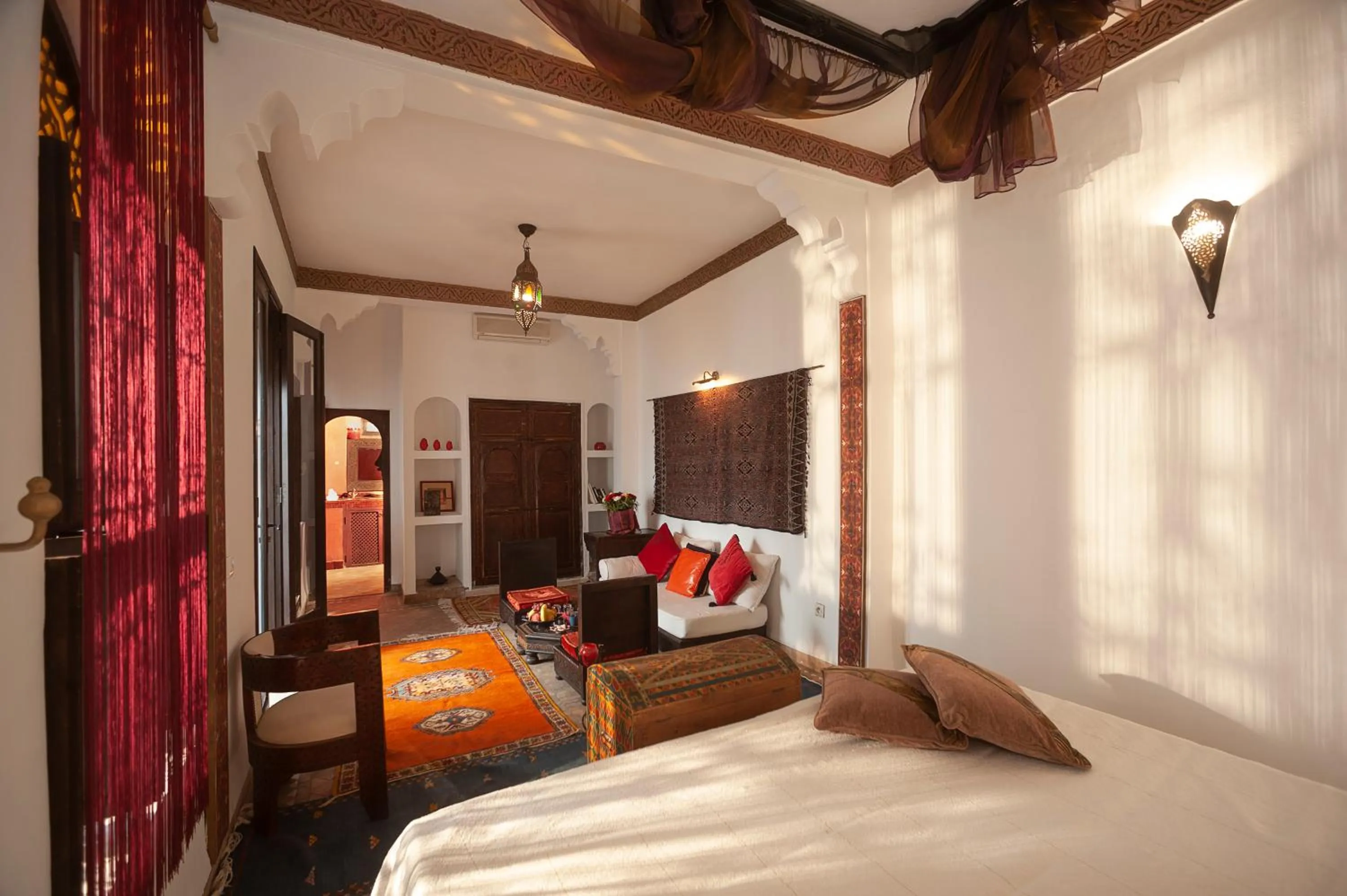 Photo of the whole room, Bed in Riad Khabia & Spa
