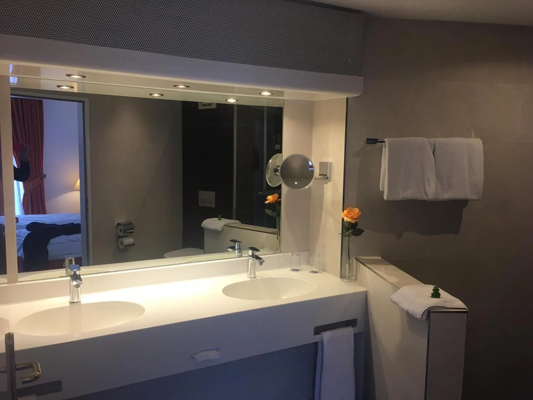 Shower in Alexander am Zoo