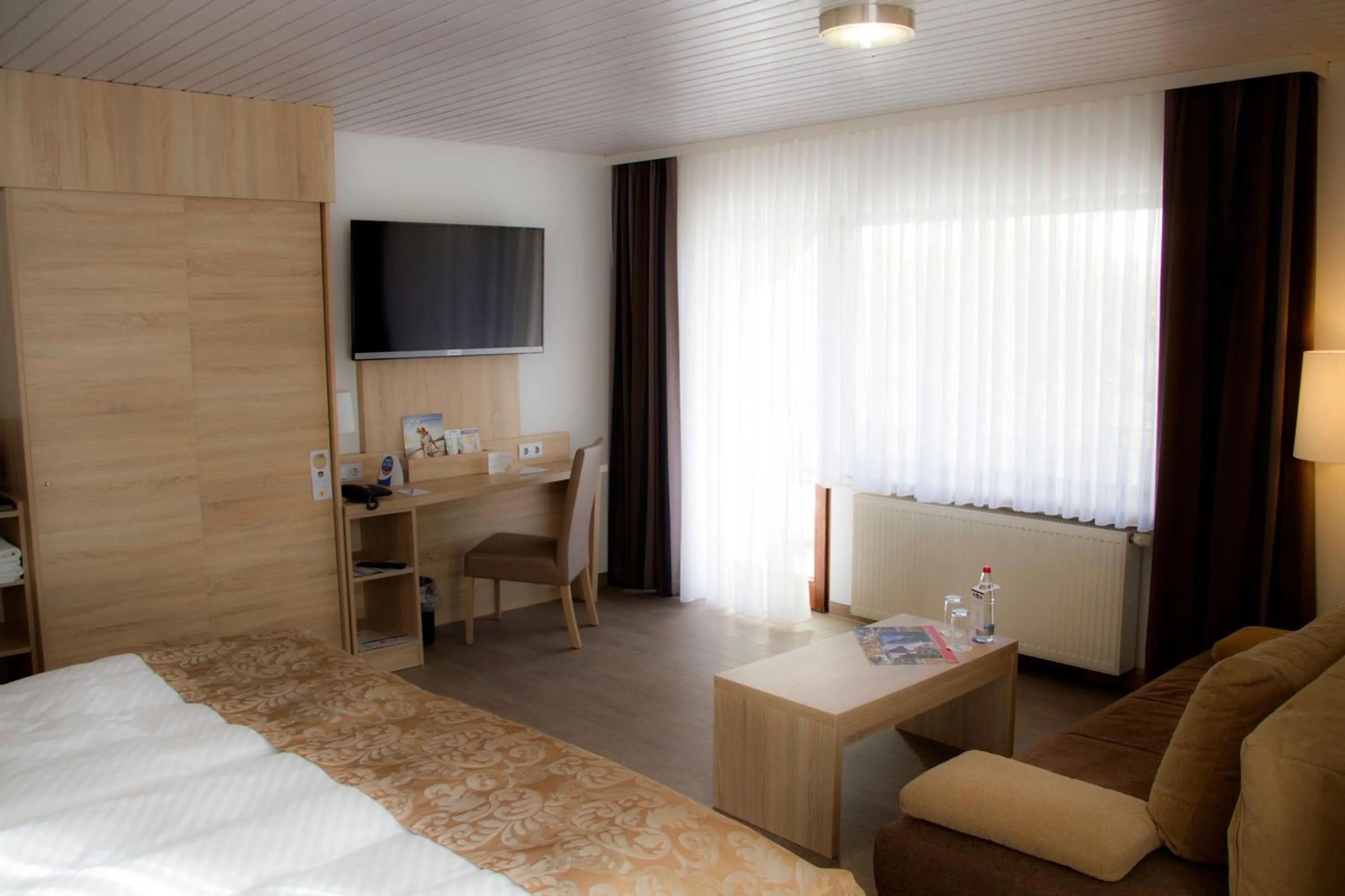 TV and multimedia, Bed in Best Western Plus Schwarzwald Residenz