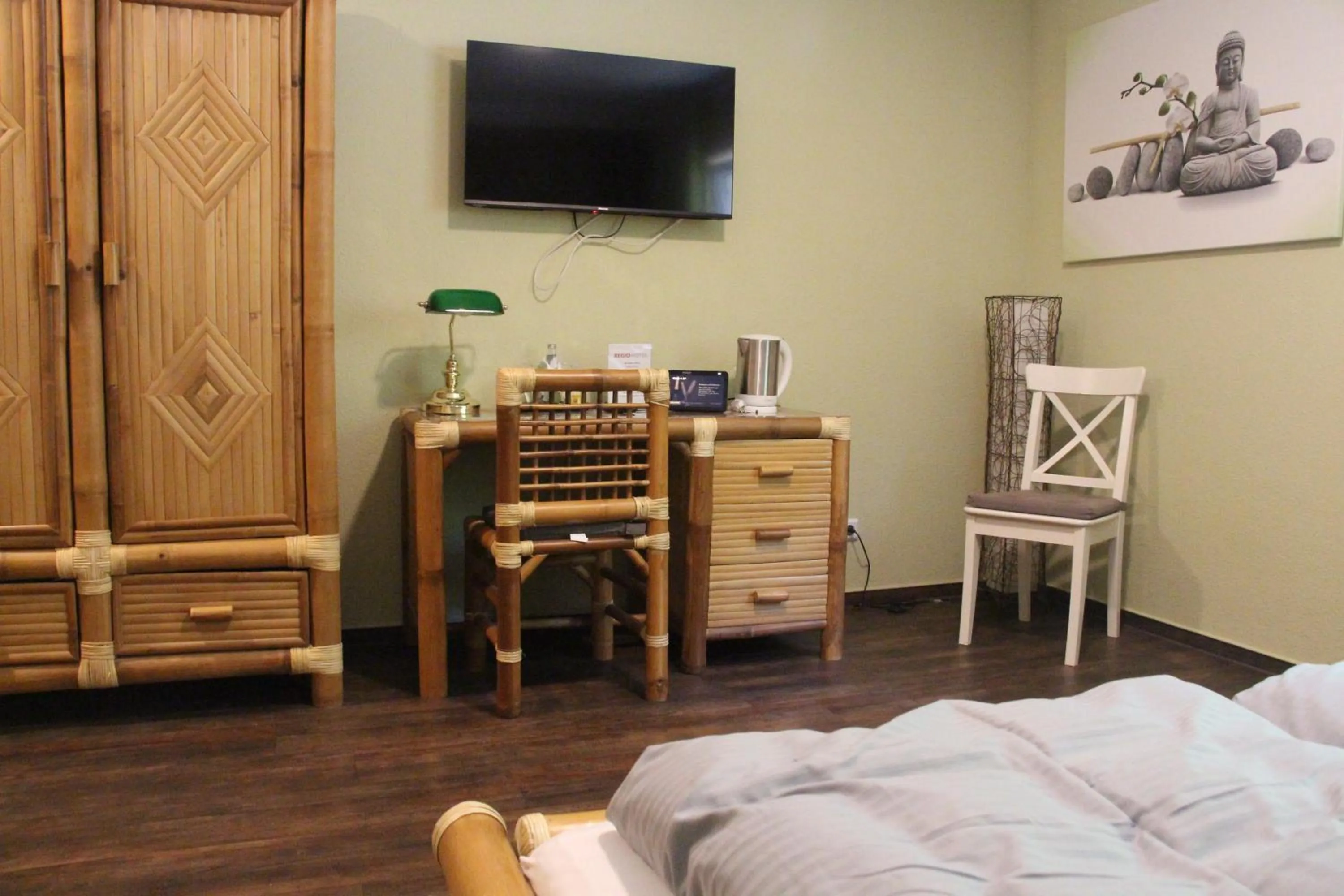 Photo of the whole room, Bed in REGIOHOTEL Schanzenhaus Wernigerode - #Wellnessbereich #NaturAuszeitHarz #RuhigAmWald #FreeParking