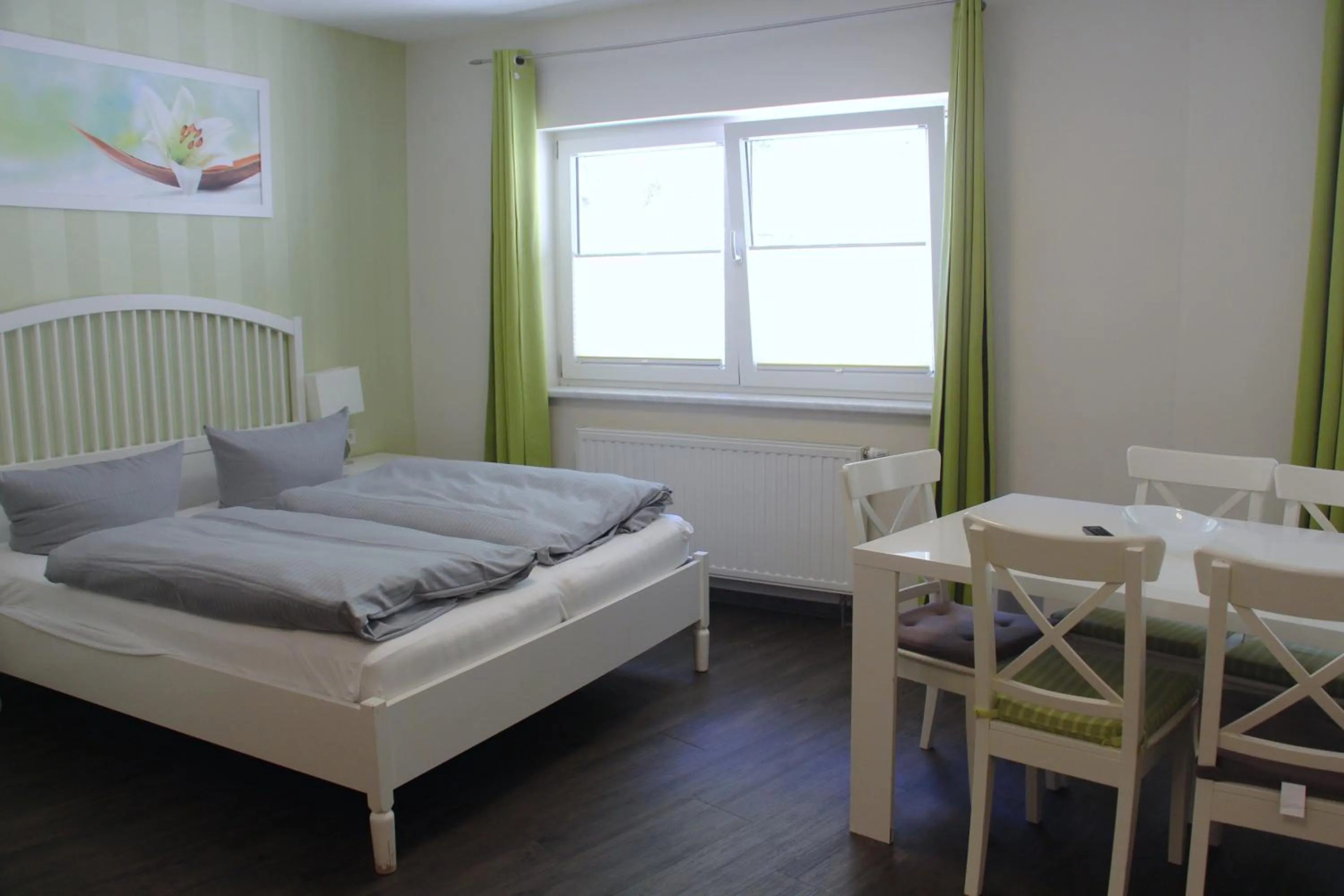 Photo of the whole room, Bed in REGIOHOTEL Schanzenhaus Wernigerode - #Wellnessbereich #NaturAuszeitHarz #RuhigAmWald #FreeParking