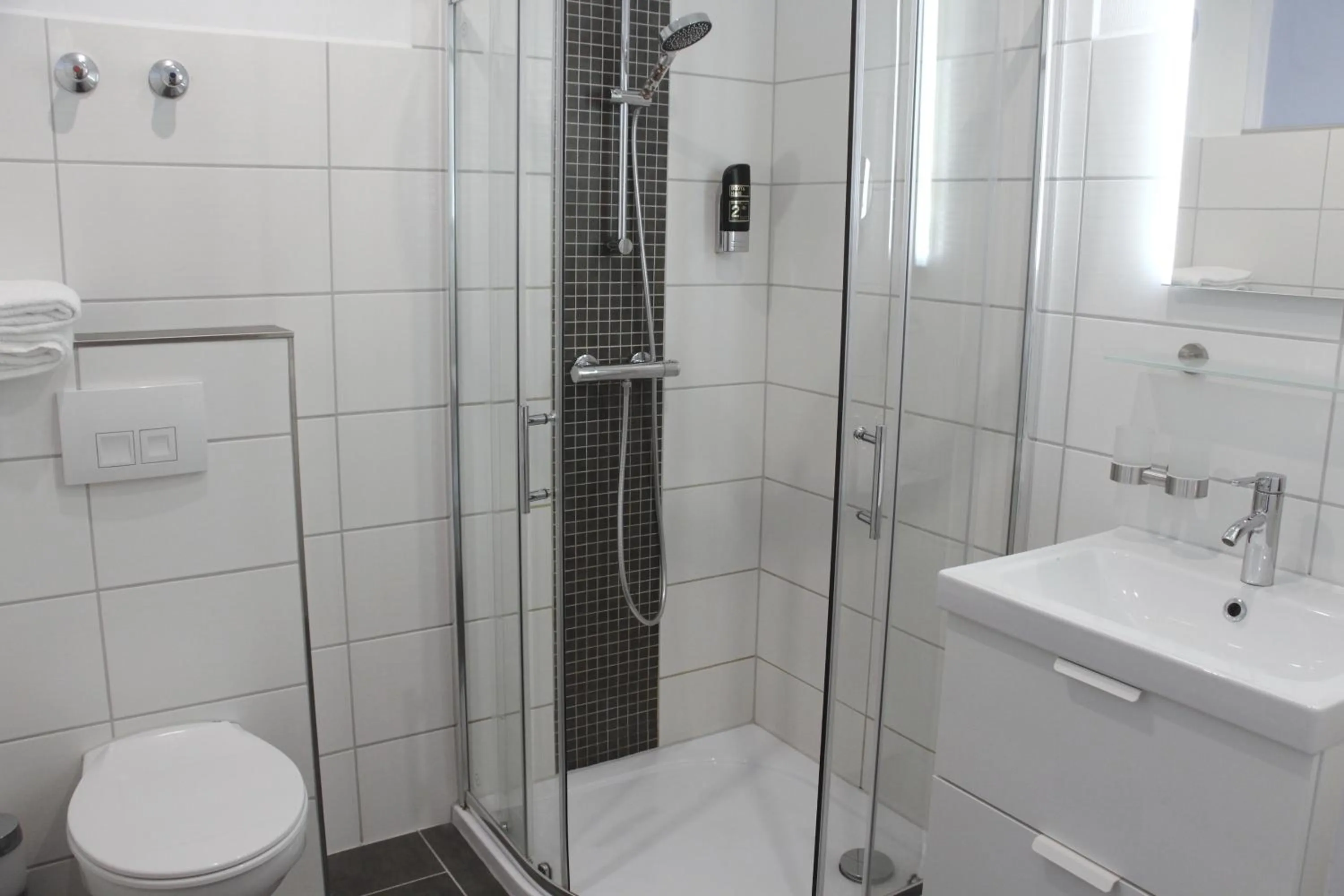 Bathroom in REGIOHOTEL Schanzenhaus Wernigerode - #Wellnessbereich #NaturAuszeitHarz #RuhigAmWald #FreeParking