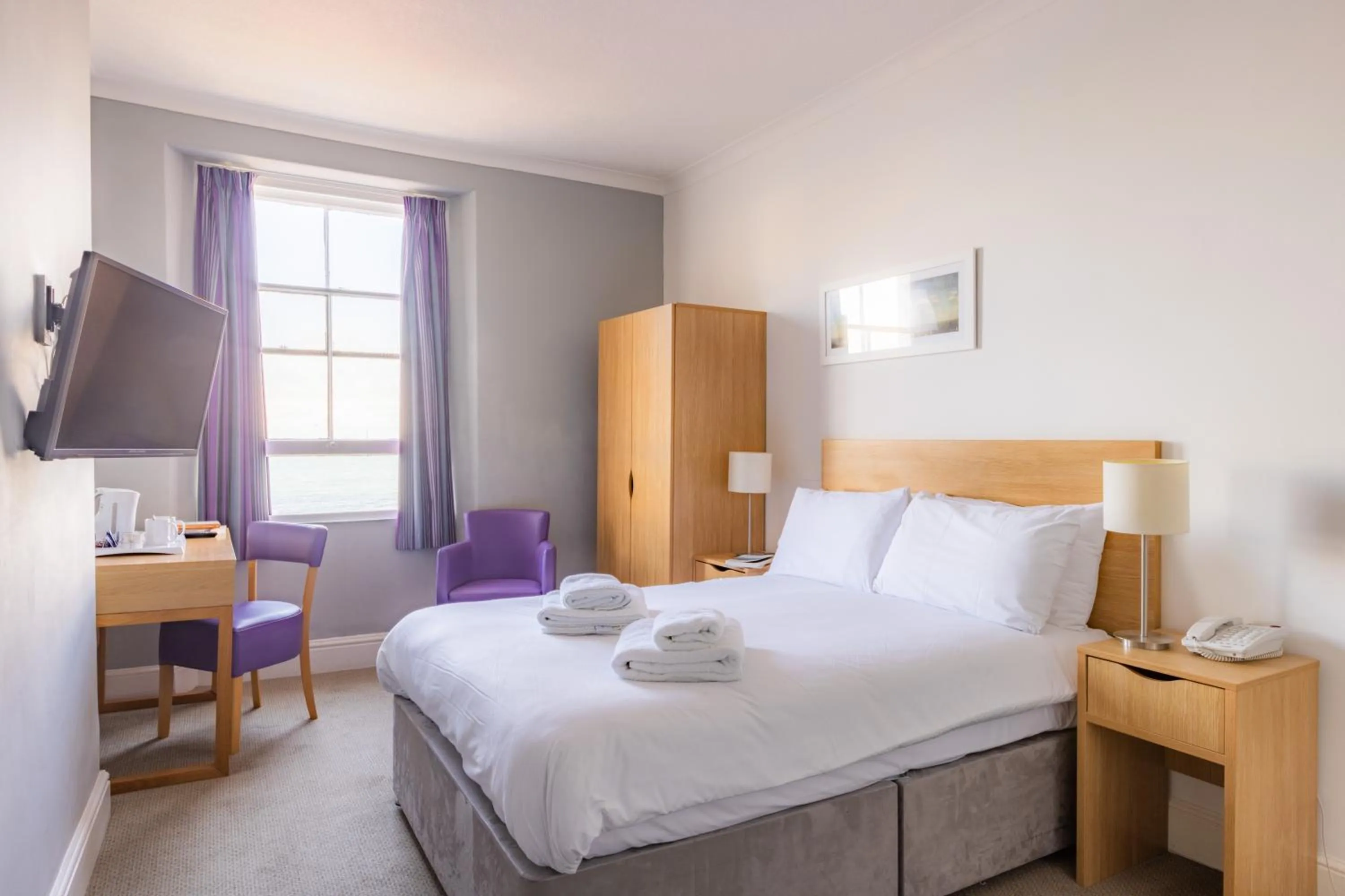 Bedroom, Bed in The Marine Hotel