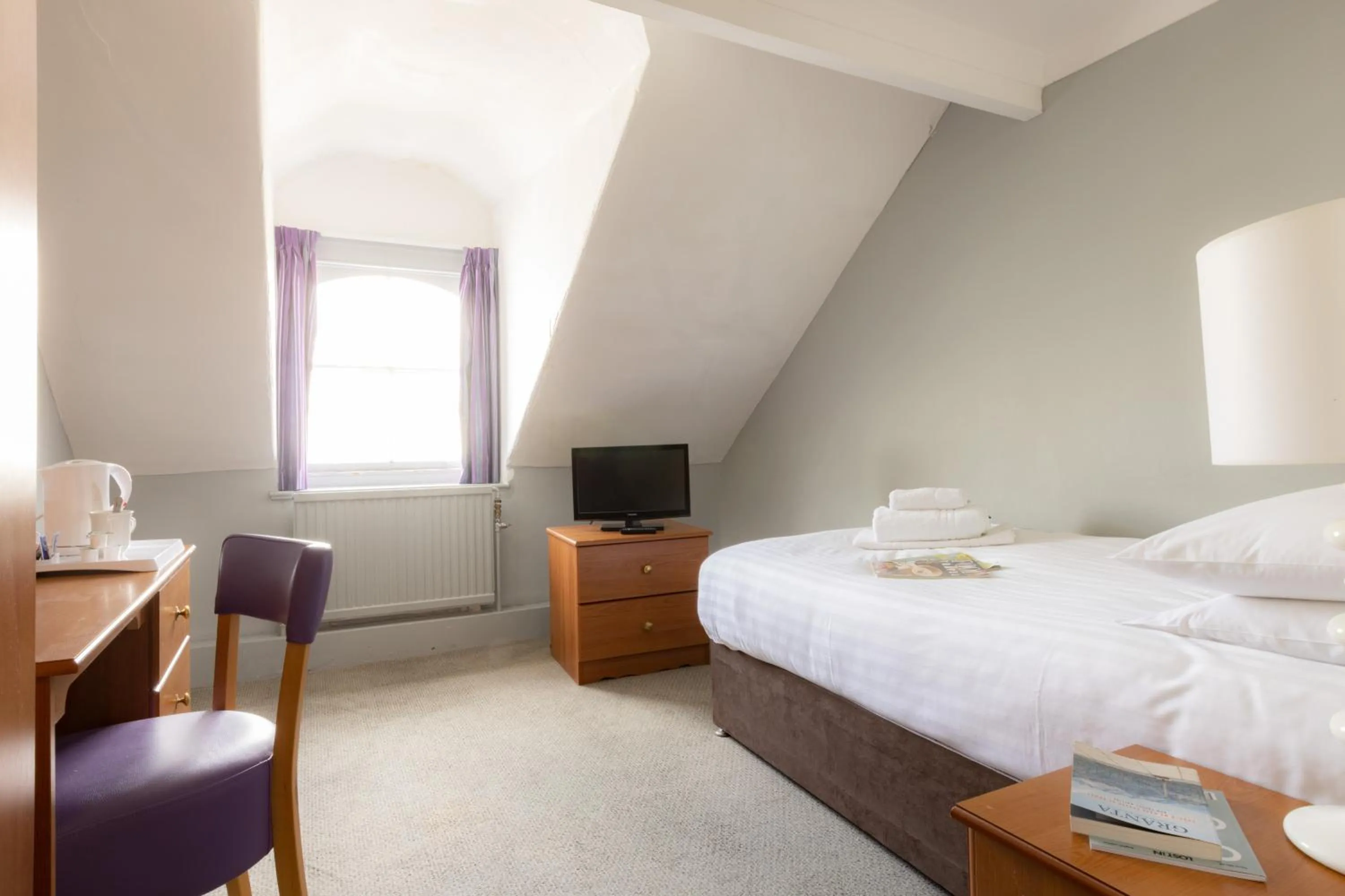 Bedroom, Bed in The Marine Hotel