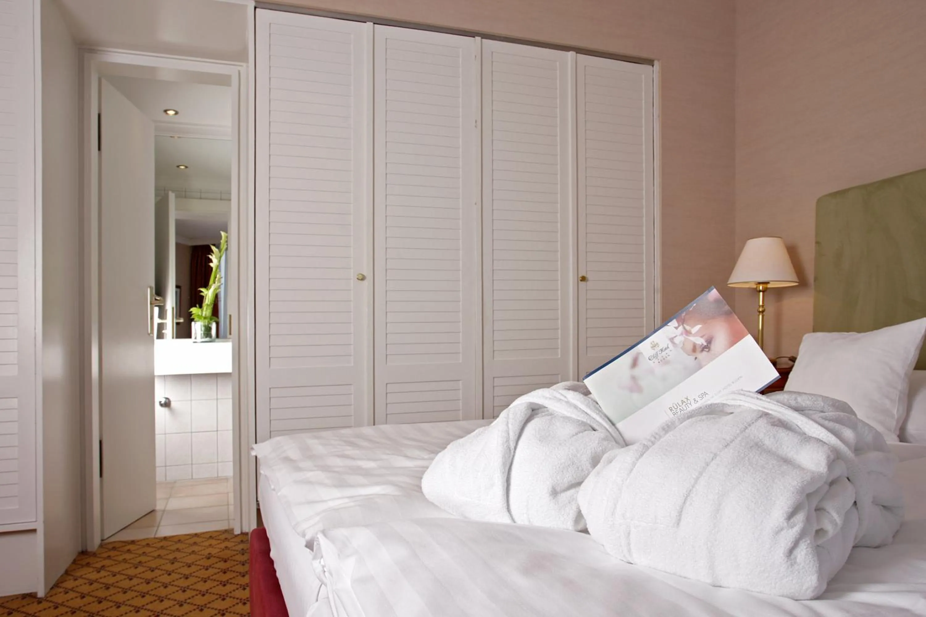 View (from property/room), Bed in Cliff Hotel Rügen