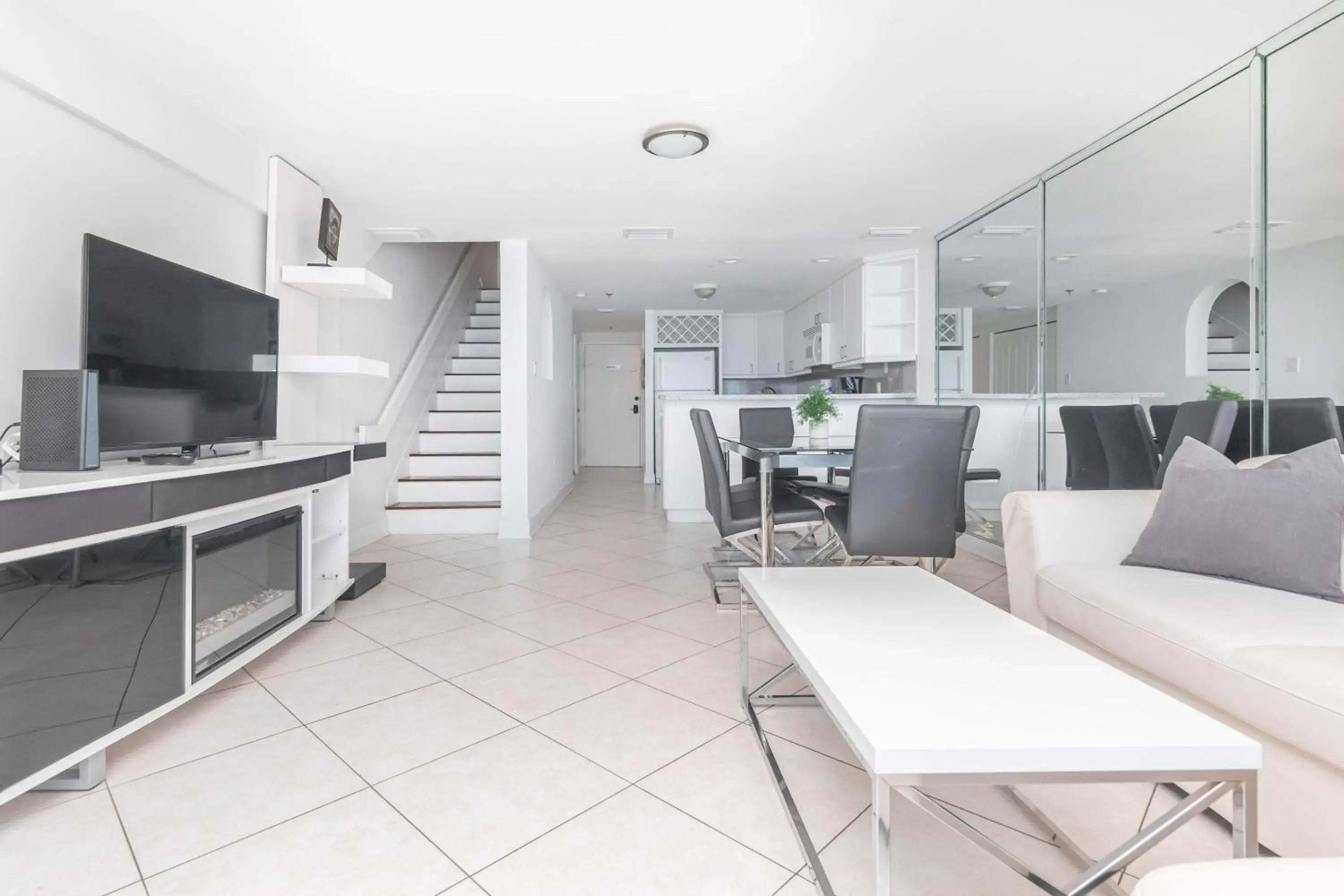 Loft in Girasole Apartments Loft in Girasole Apartments