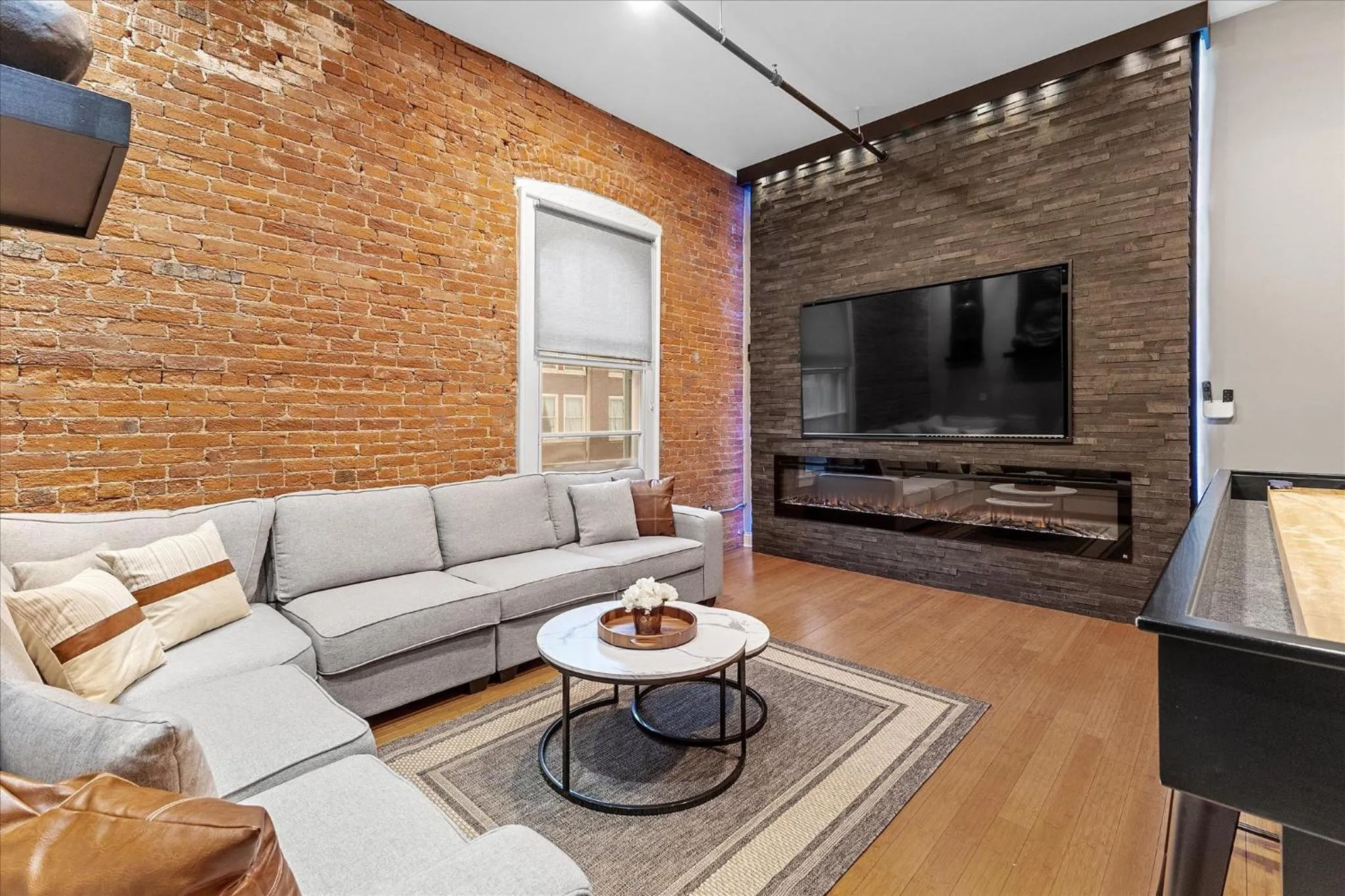 Georgia Street 4 Bedroom Condo Downtown!!