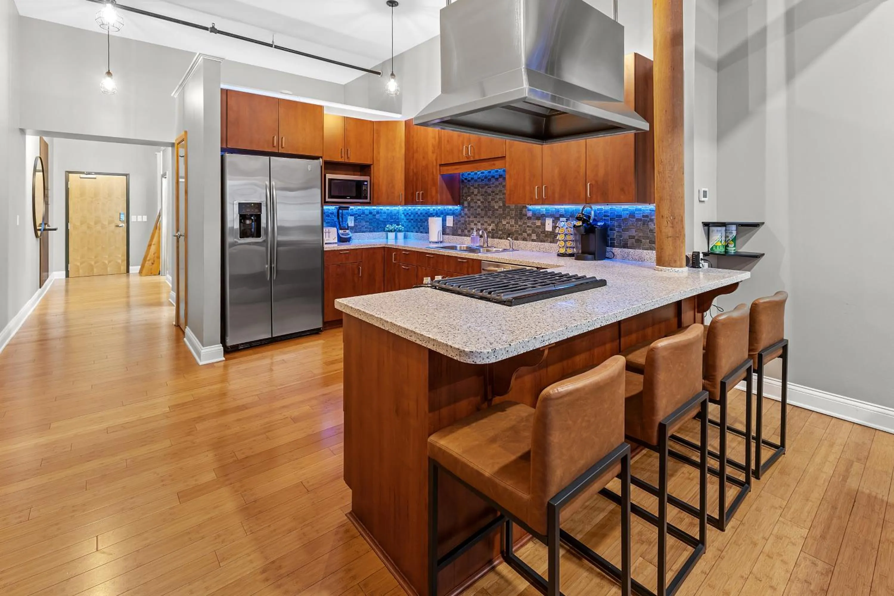 Georgia Street 4 Bedroom Condo Downtown!!