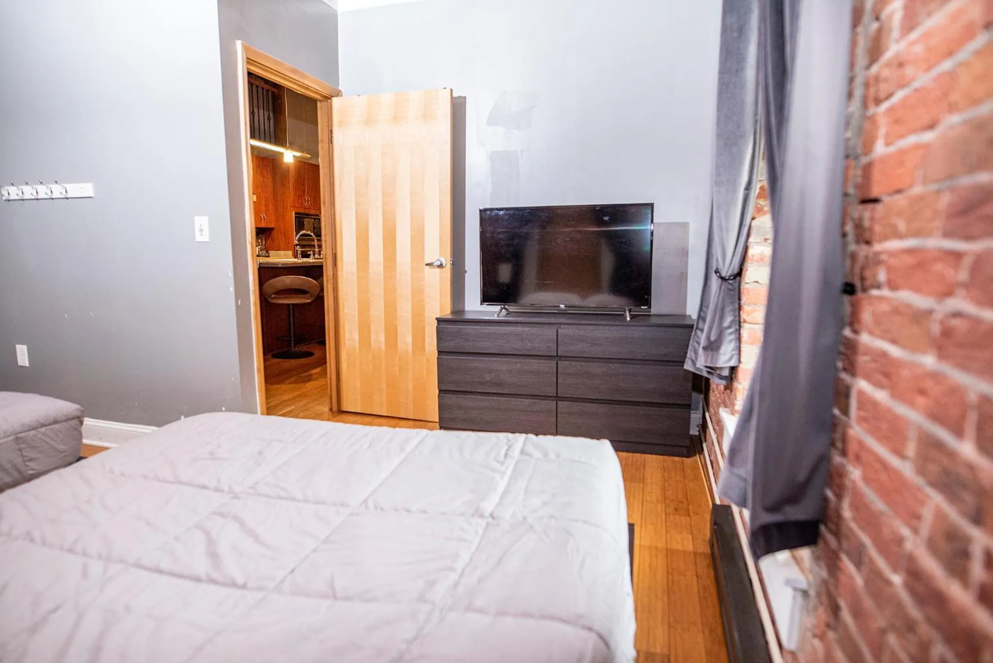 Georgia Street 4 Bedroom Condo Downtown!!