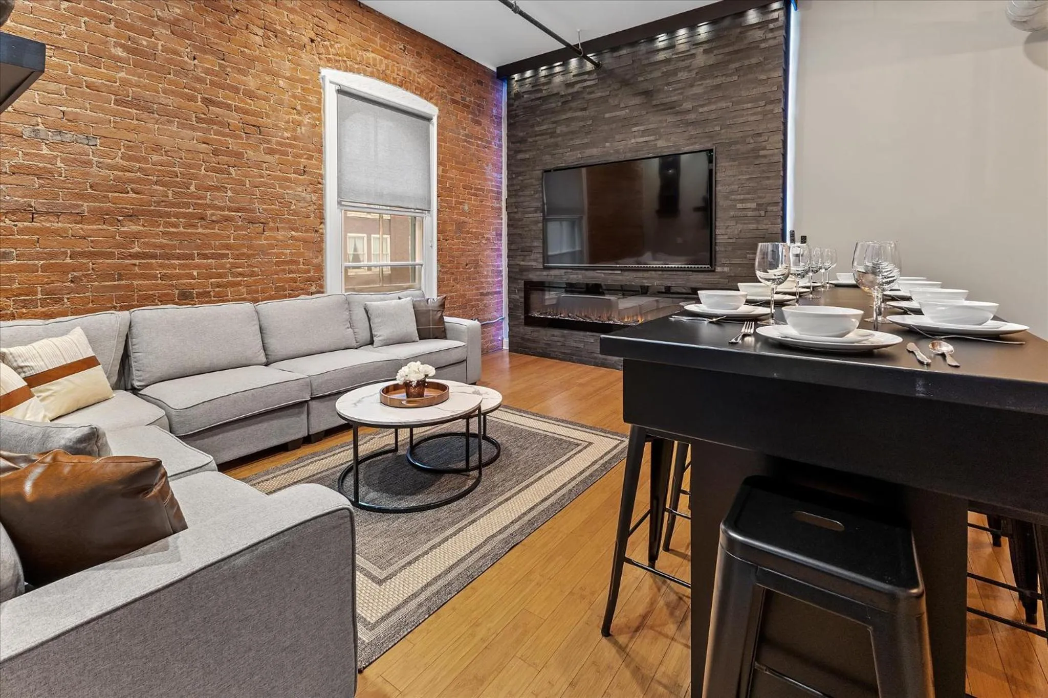 Georgia Street 4 Bedroom Condo Downtown!!