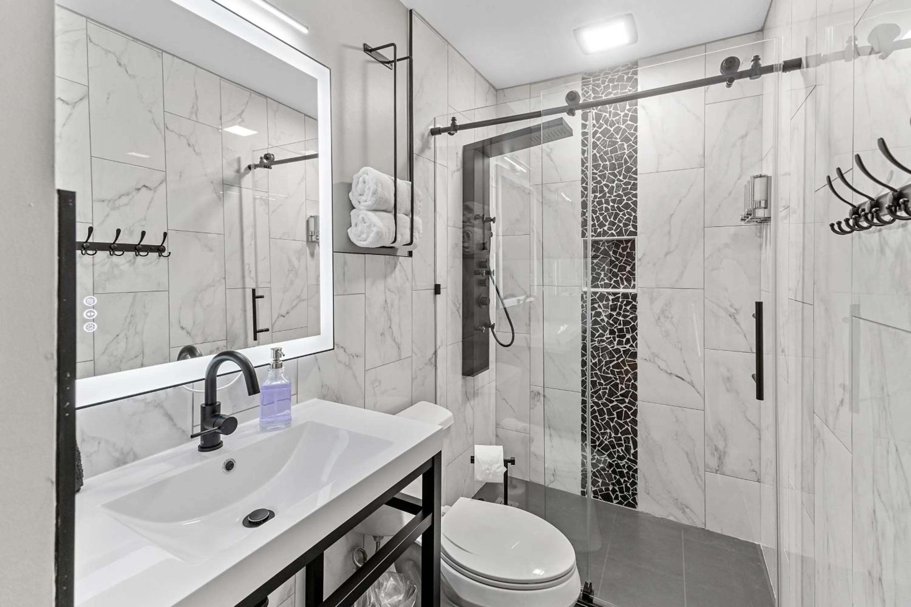 Georgia Street 4 Bedroom Condo Downtown!!